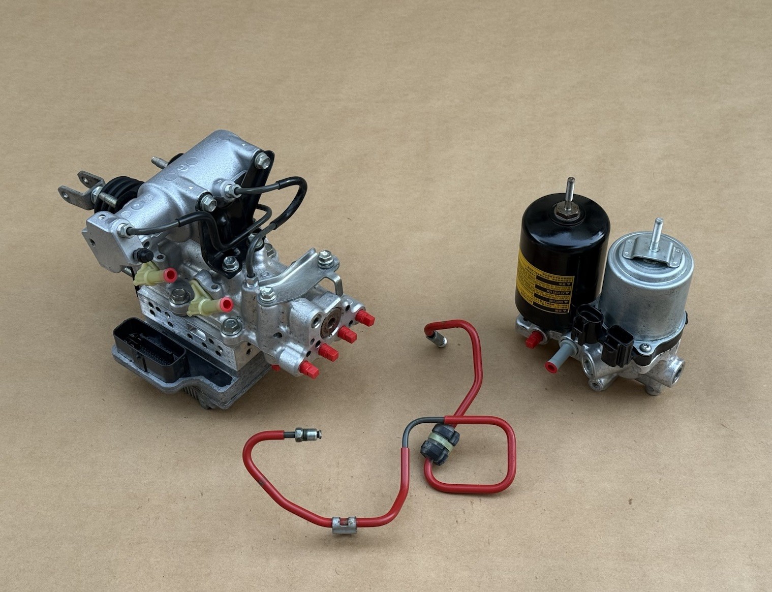 2013-2015 Toyota Prius Anti Lock ABS Brake Pump  47210-47470 ( ZA ) OEM