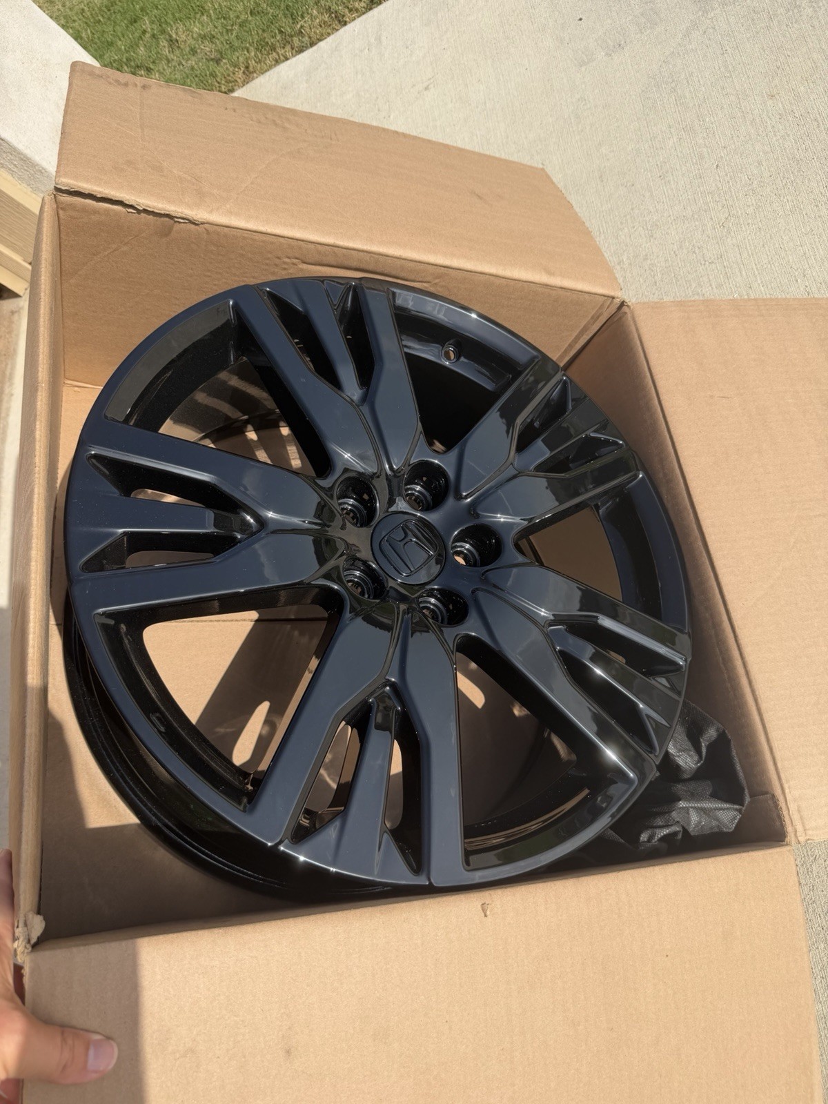 Honda OEM Wheel Black Alloy NEW IN BOX (08W20-TG7-103B)
