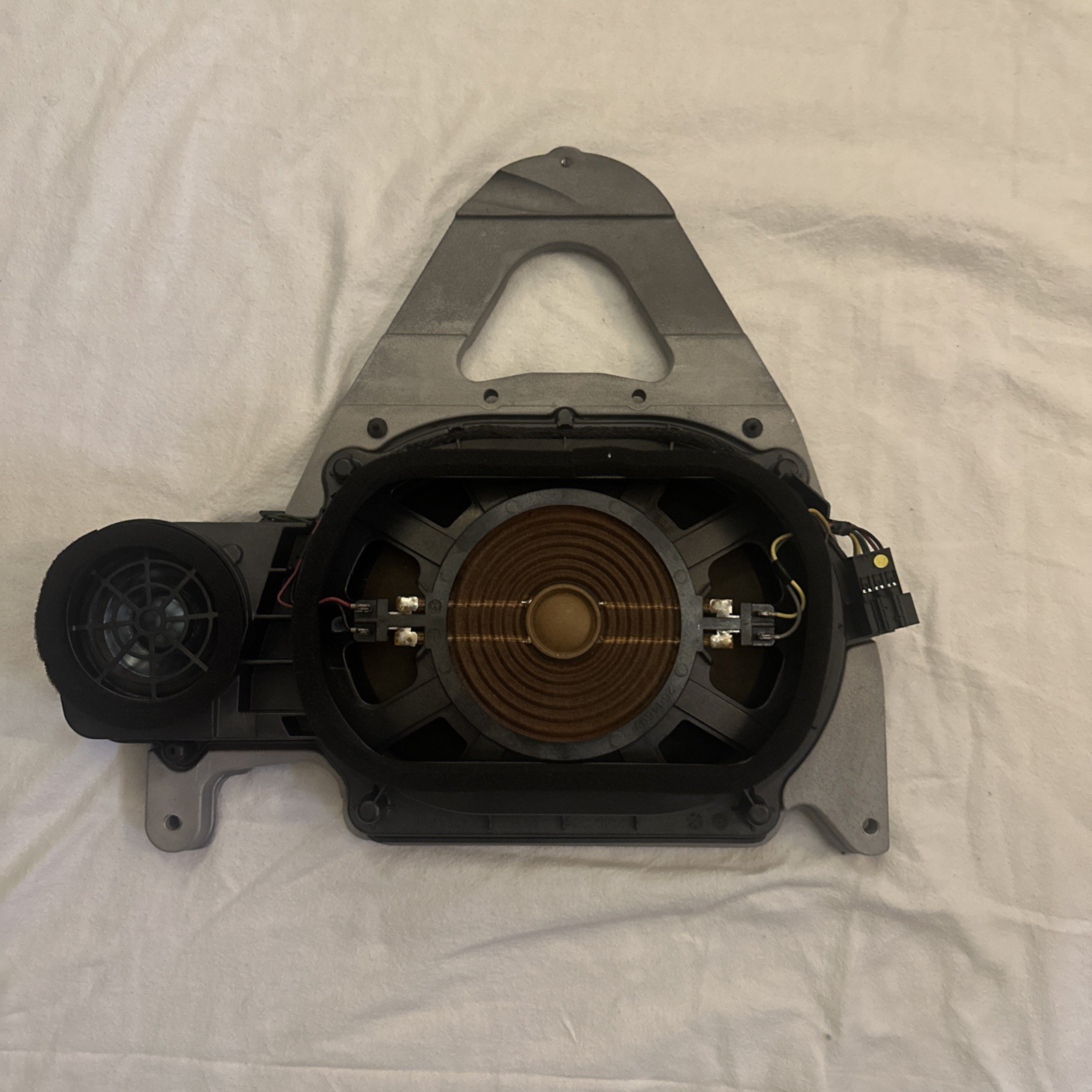 W204 12-15 Mercedes C Class Subwoofer Rear Parcel Shelf Speaker A2048205702 W204 12-15 Mercedes C Class Subwoofer Rear Parcel Shelf Speaker A2048205702