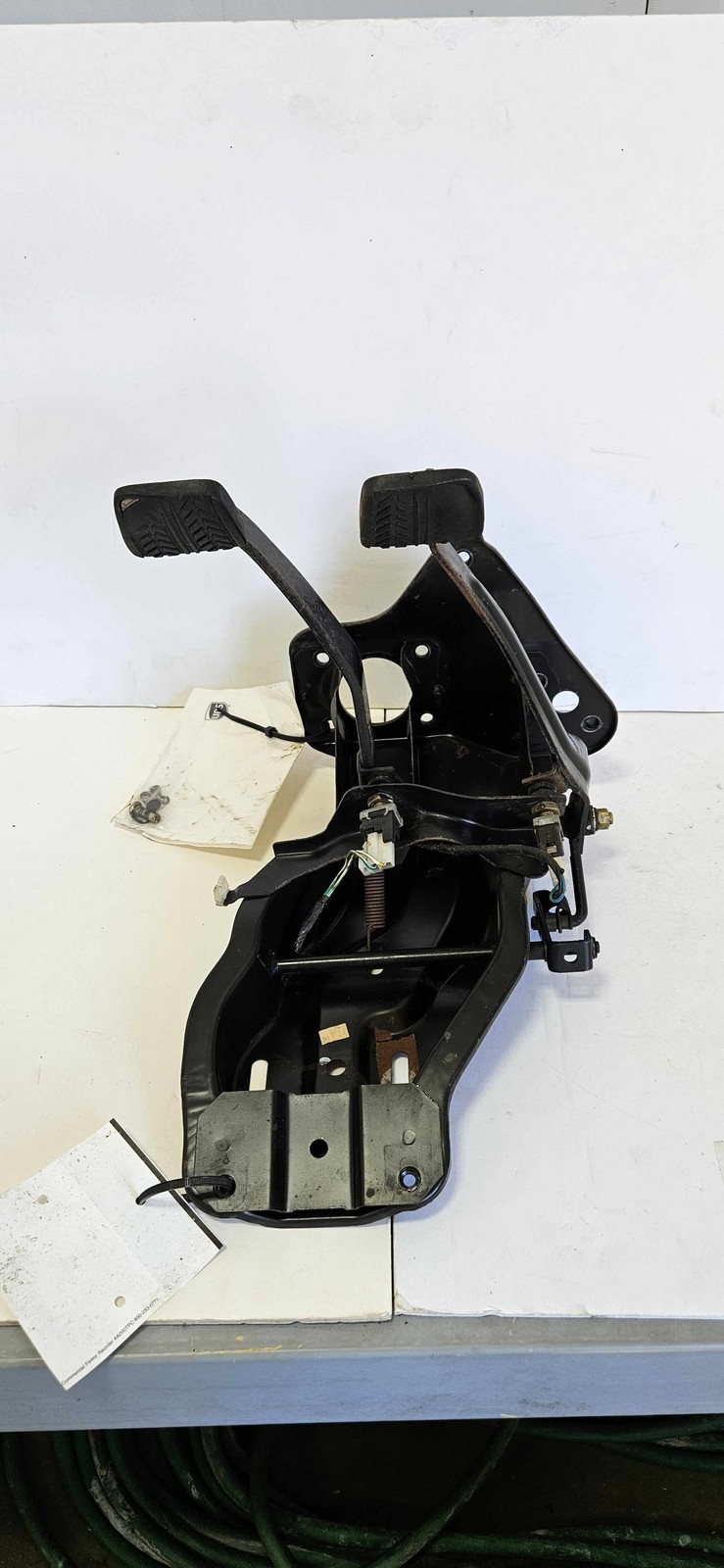 1986-1993 MAZDA B2000 B2200 B2600 CLUTCH BRAKE PEDAL ASSEMBLY WITH BRACKETS