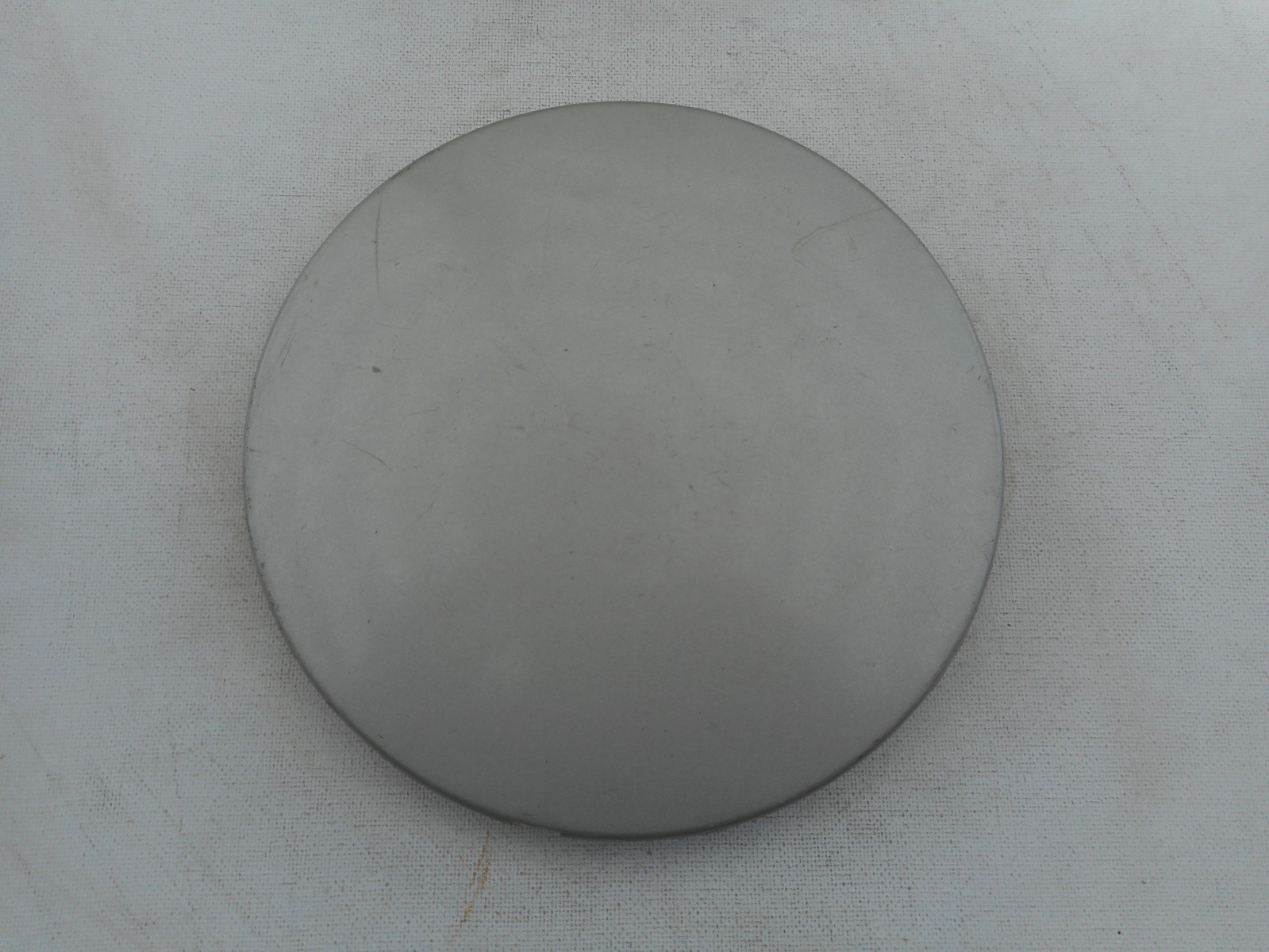 1982-1984 VOLKSWAGEN SCIROCCO WHEEL CENTER CAP SILVER OEM 191601149