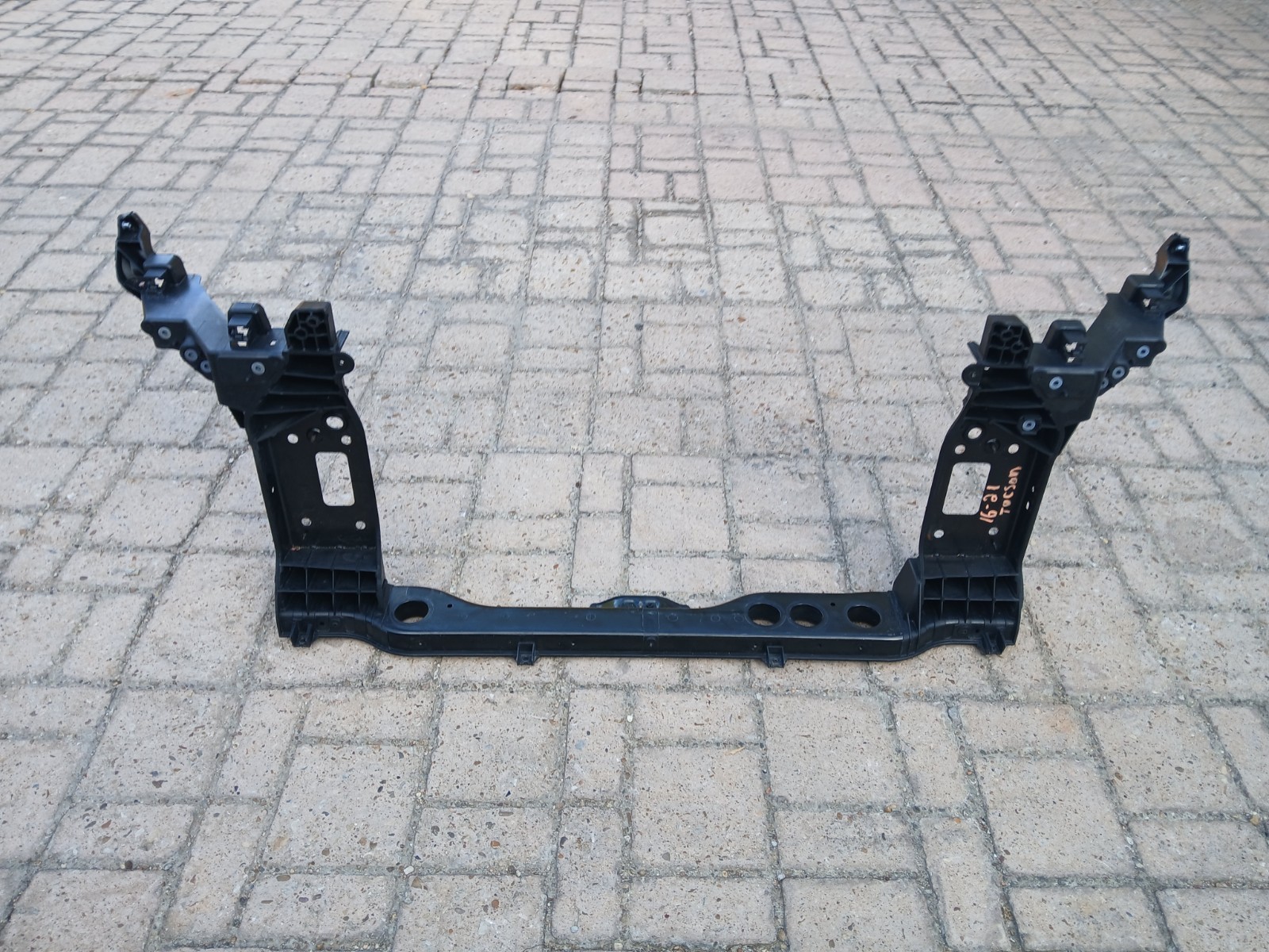 2016-2021 Hyundai Tucson Lower Radiator Support Core Assembly 64101-D3000 OEM 2016-2021 Hyundai Tucson Lower Radiator Support Core Assembly 64101-D3000 OEM