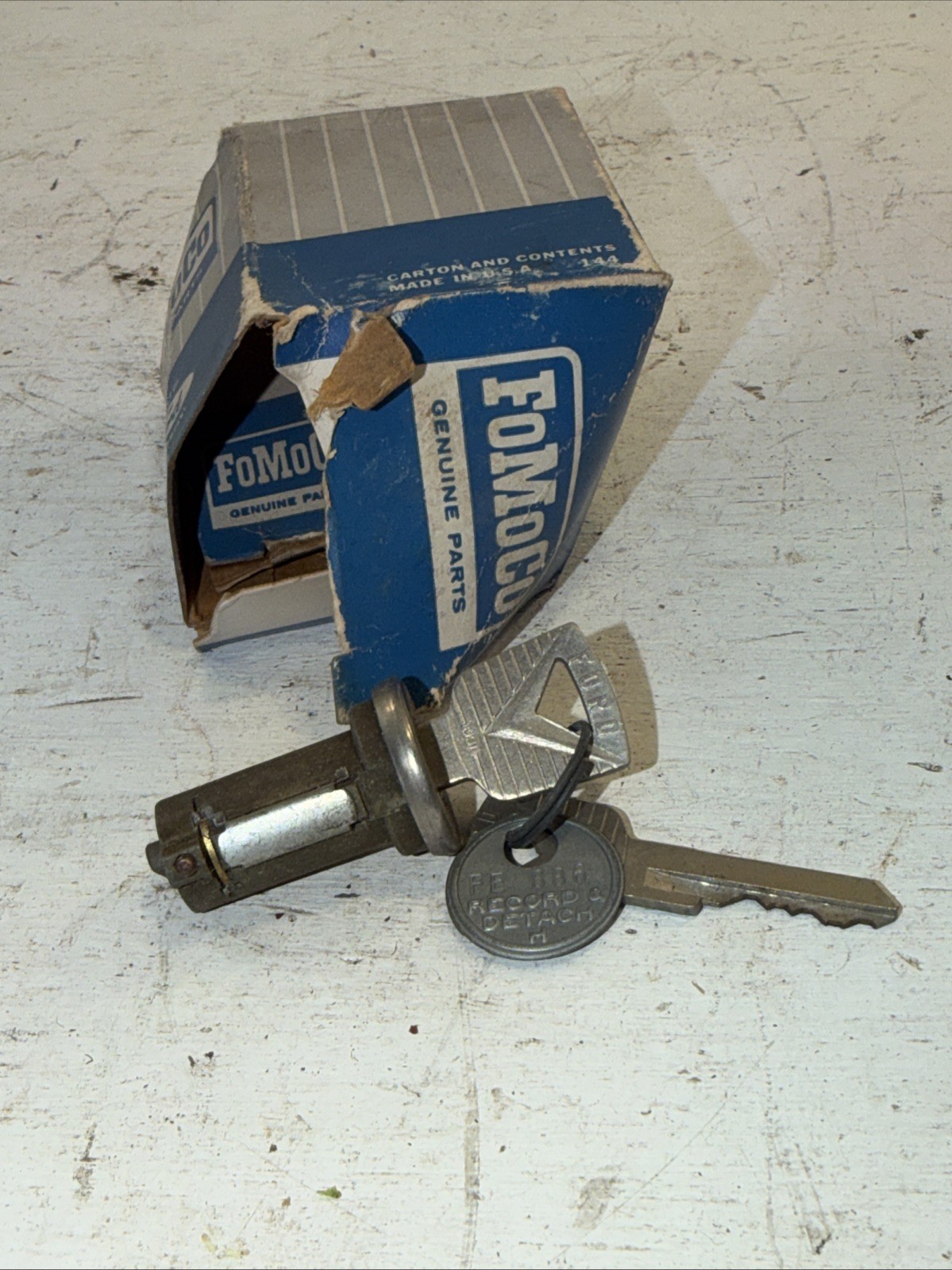 NOS OEM Ford FE886 Ignition Trunk Lock Cylinder with Keys 1964-66 Mustang Others NOS OEM Ford FE886 Ignition Trunk Lock Cylinder with Keys 1964-66 Mustang Others