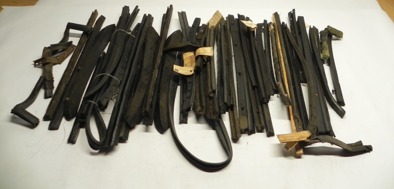 VINTAGE LOT OF 1960\'S-1970\'S-1980\'S AMC WEATHERSTRIPPING & CHANNELING DIRTY WORN VINTAGE LOT OF 1960\'S-1970\'S-1980\'S AMC WEATHERSTRIPPING & CHANNELING DIRTY WORN