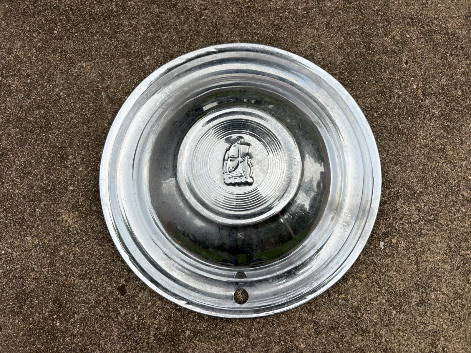 (1) Vintage 1951-1952 Plymouth Belvedere, Cambridge, Fury Hubcap, Ship Logo, OEM
