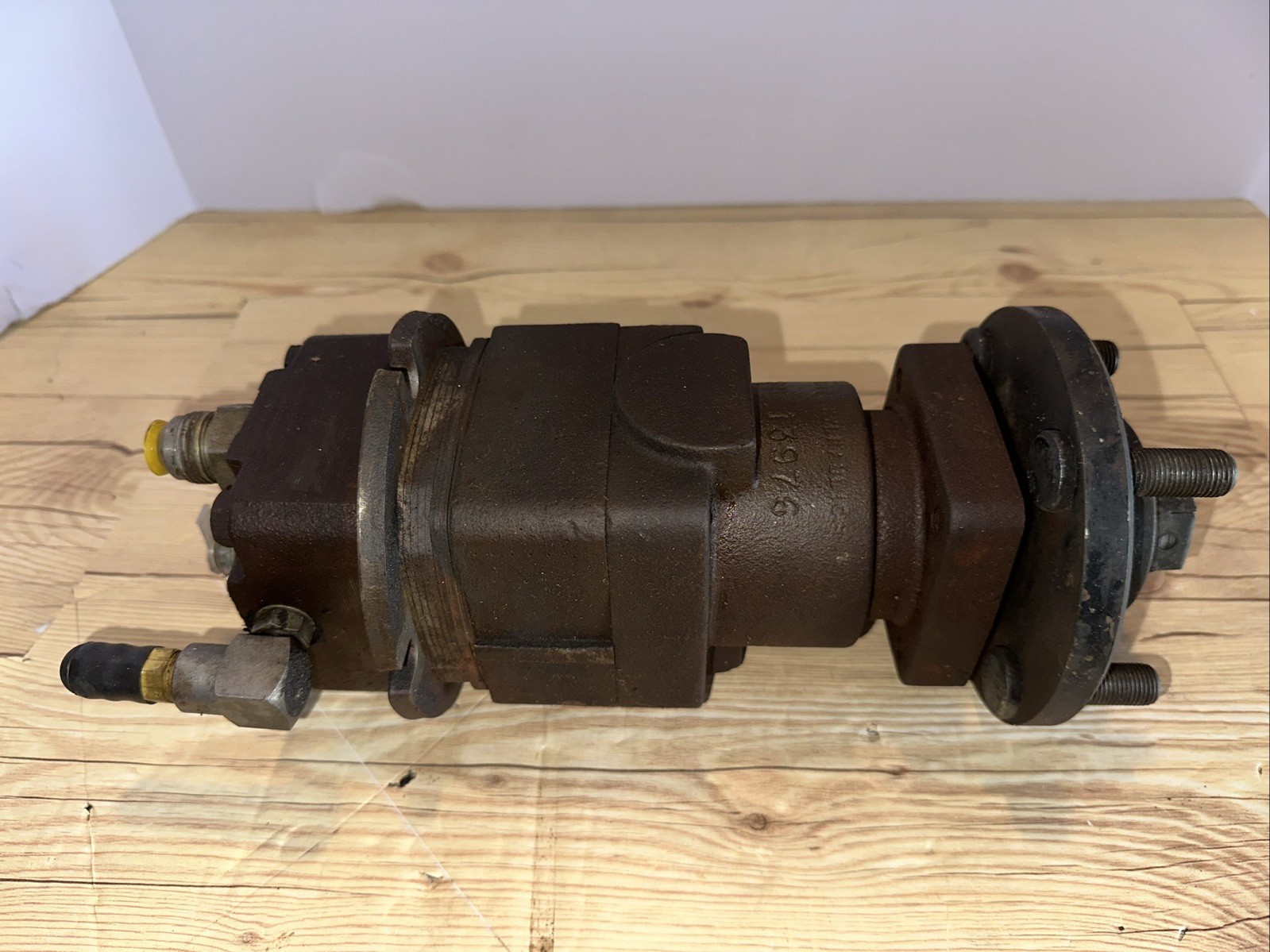 White Drive HB14-175-37GP Hydraulic Wheel Motor LSHT OEM | Heavy Duty Hub Mount 