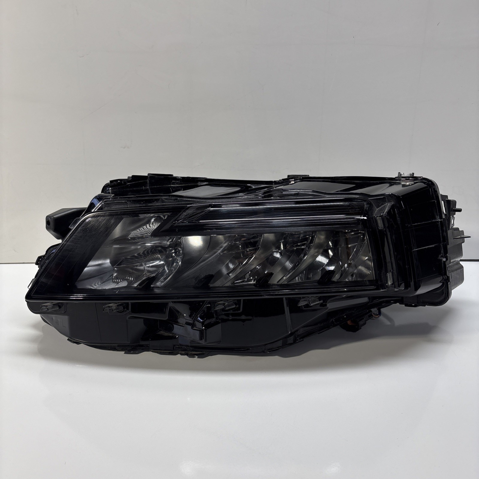 Nice 2021-2025 Nissan Rogue S Headlight Drive Left Side LED Black OEM Nice 2021-2025 Nissan Rogue S Headlight Drive Left Side LED Black OEM