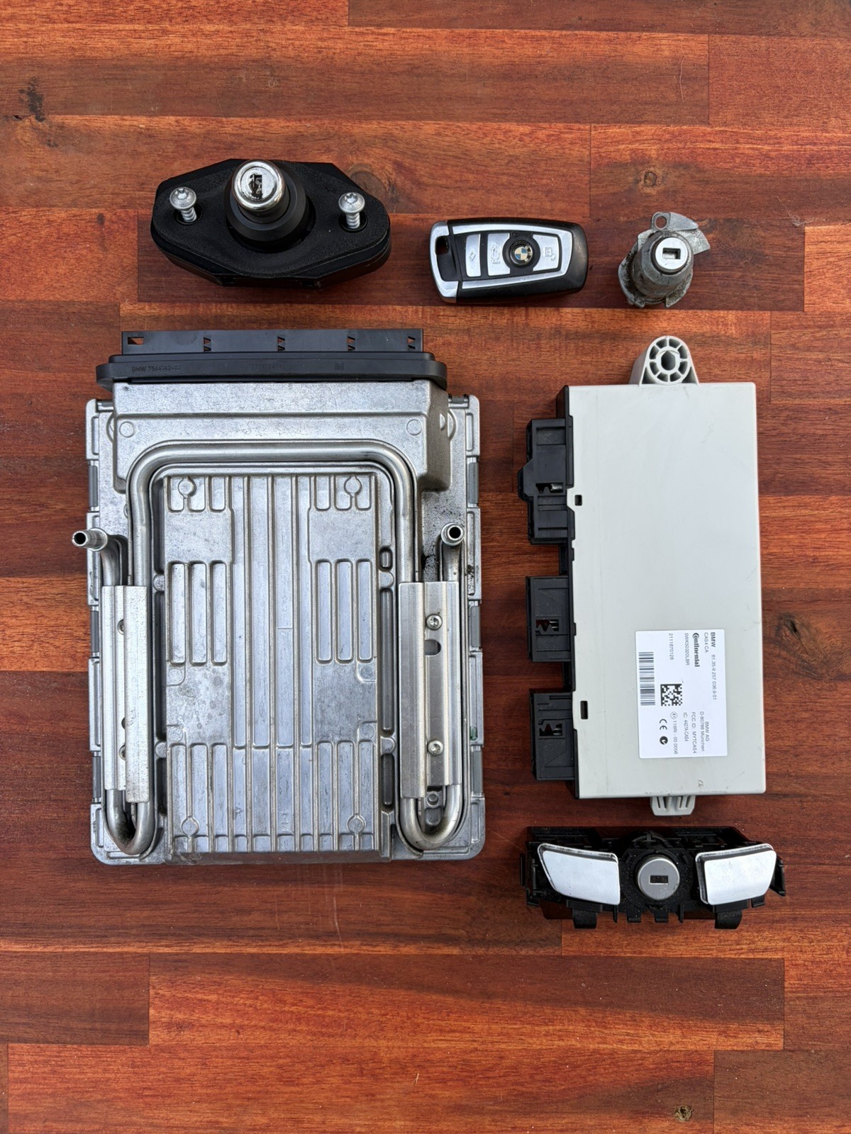 09-12 BMW F02 F01 750i 750LI 4.4L N63 ENGINE ECU DME CAS4 MODULE LOCK KEY SET 09-12 BMW F02 F01 750i 750LI 4.4L N63 ENGINE ECU DME CAS4 MODULE LOCK KEY SET