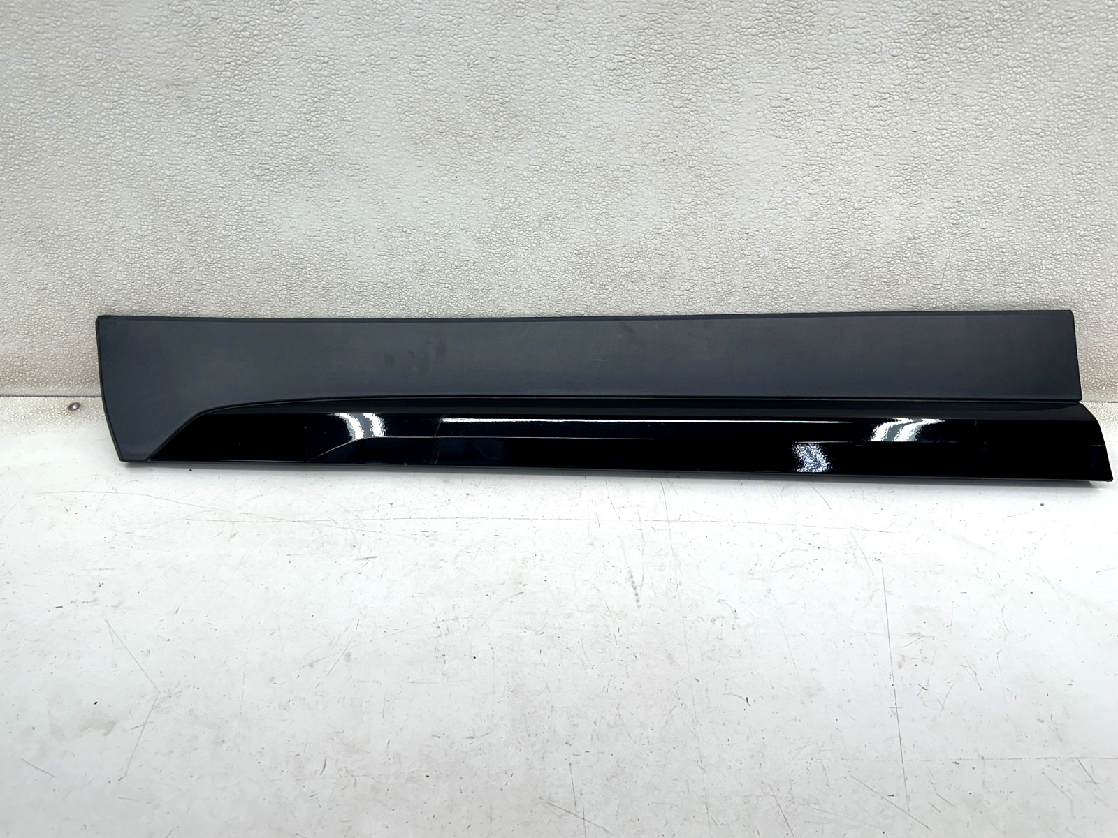 19-23 CADILLAC XT4 FRONT LEFT DOOR LOWER EXTERIOR MOLDING COVER, OEM LOT3716