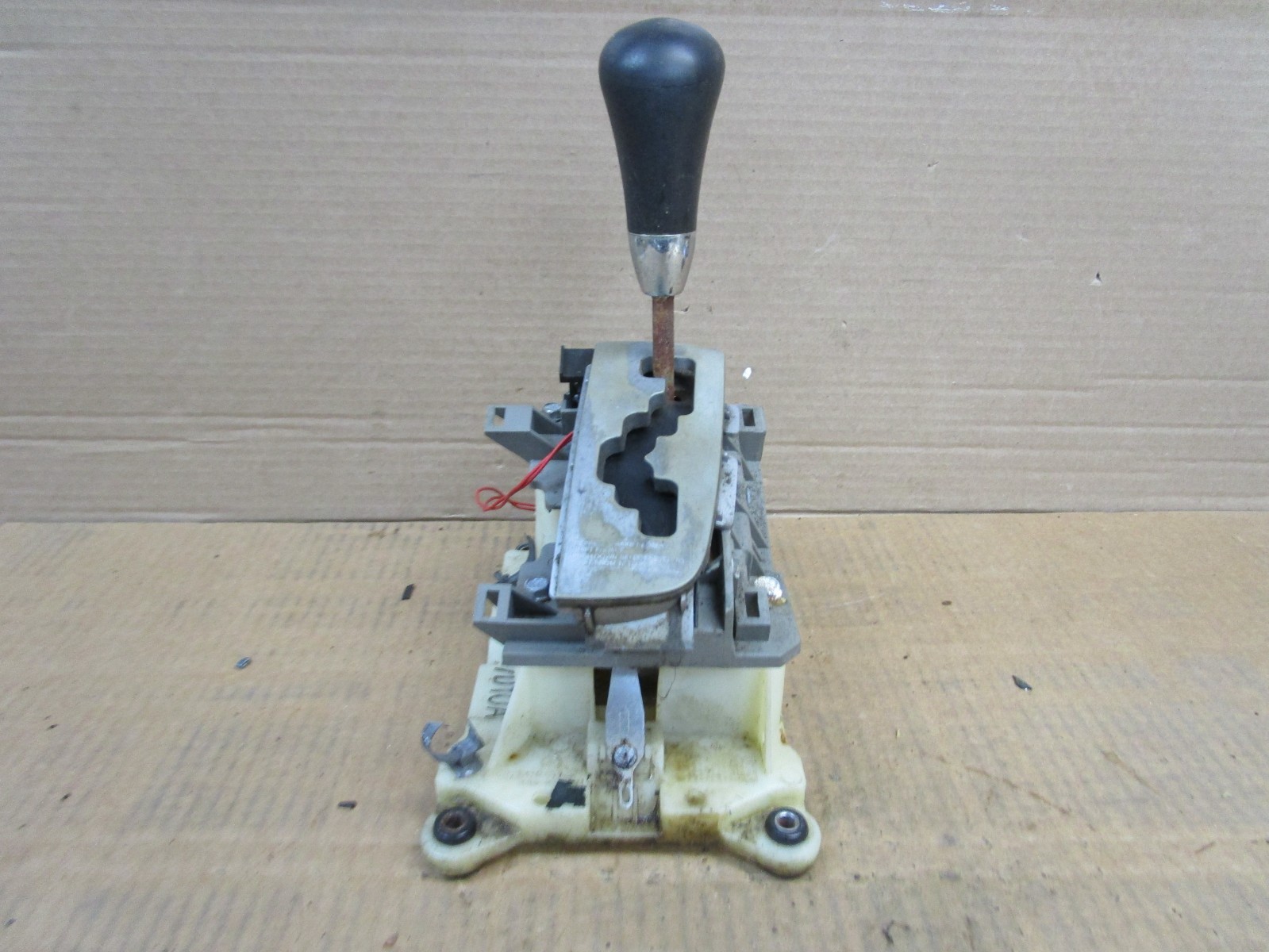 04-08 Suzuki Forenza Automatic Transmission Shift Gear Shifter Knob 2004-2008