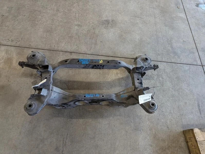 2010-2012 Hyundai Santa Fe Kia Sorento Rear FWD Subframe Crossmember Cradle