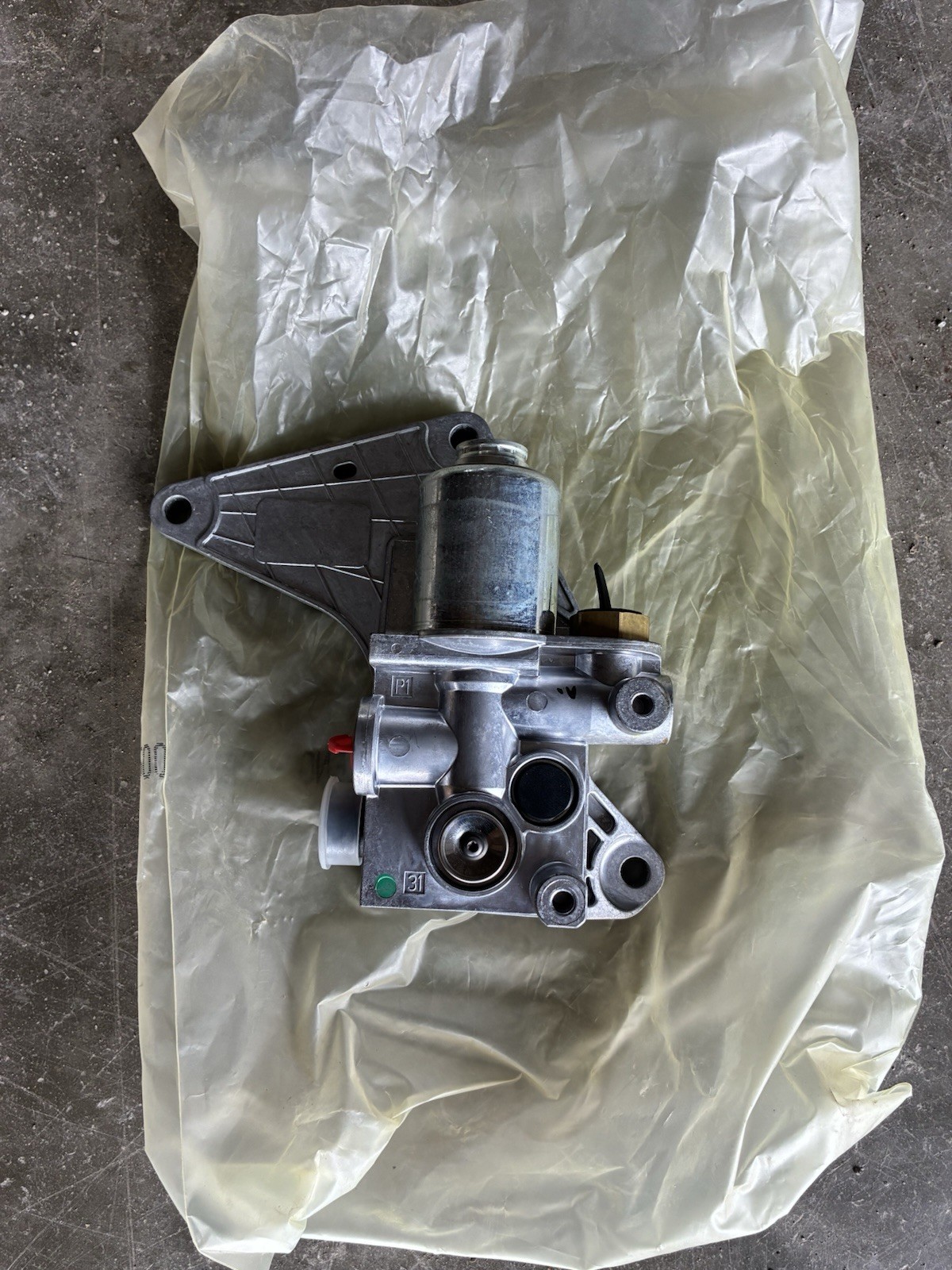 NEW OEM VOLVO D12 Engine Brake Air Valve 21369922