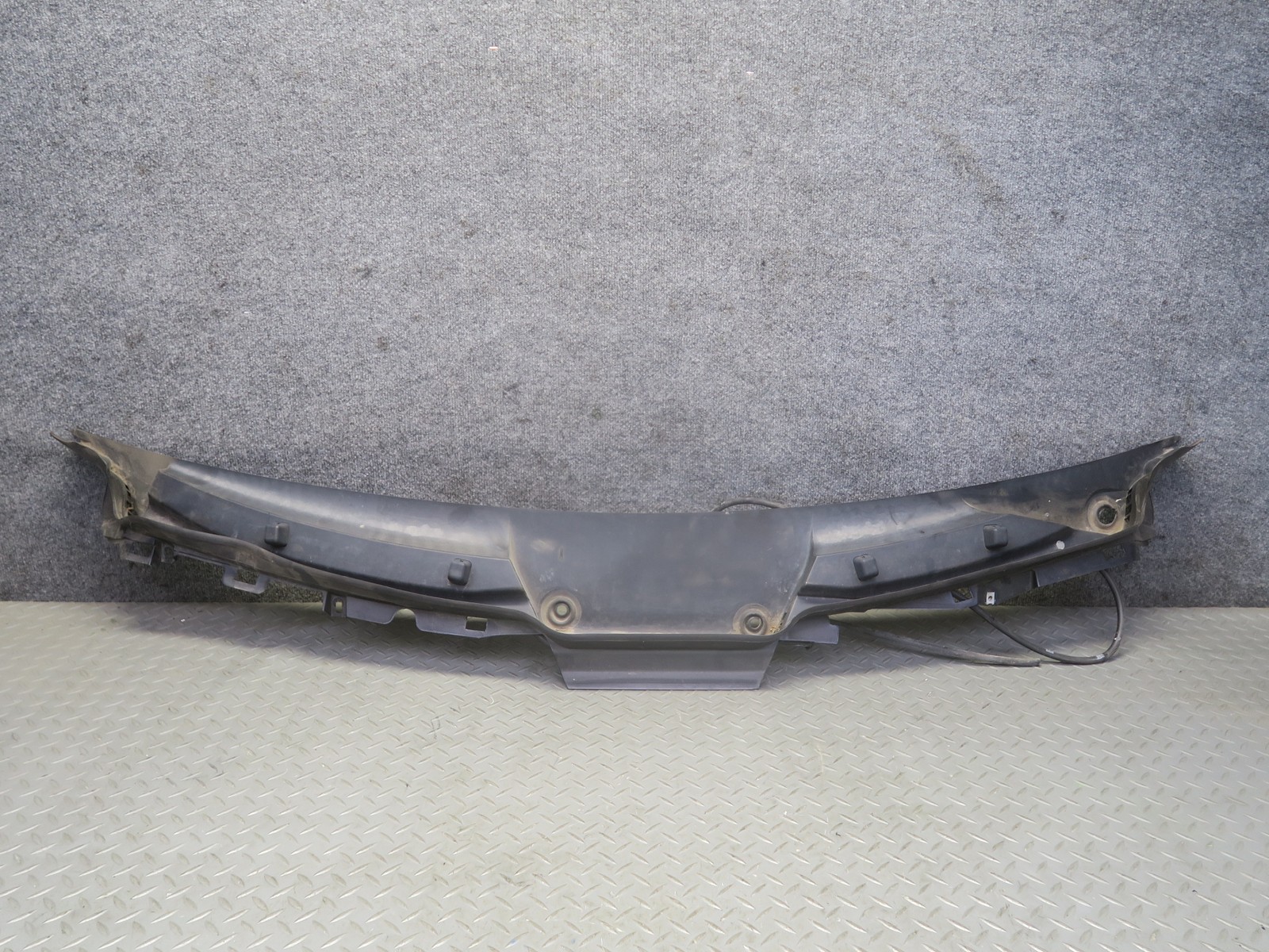 2014-2019 MERCEDES X166 GL GLS-CLASS WINDSHIELD COWL WATER DRAIN COVER PANEL