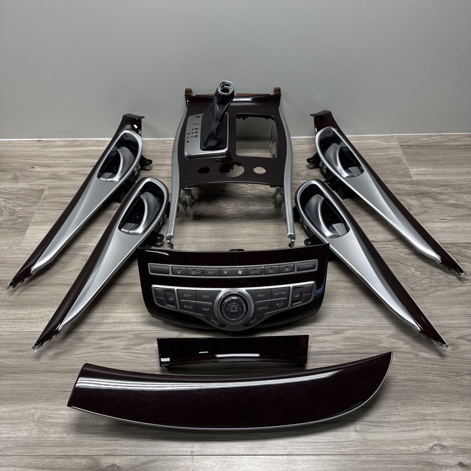 2011-2019 INFINITI M56 M37 Q70 CENTER CONSOLE DOOR & DASH TRIM SET OEM 2011-2019 INFINITI M56 M37 Q70 CENTER CONSOLE DOOR & DASH TRIM SET OEM