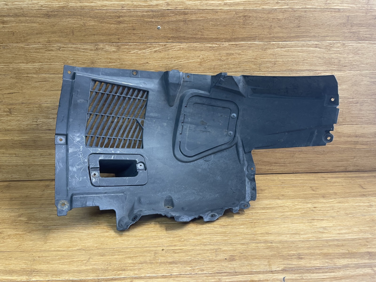 2011-2016 BMW 535xi F10 Fender Liner Splash Shield Front Left Forward Side OEM