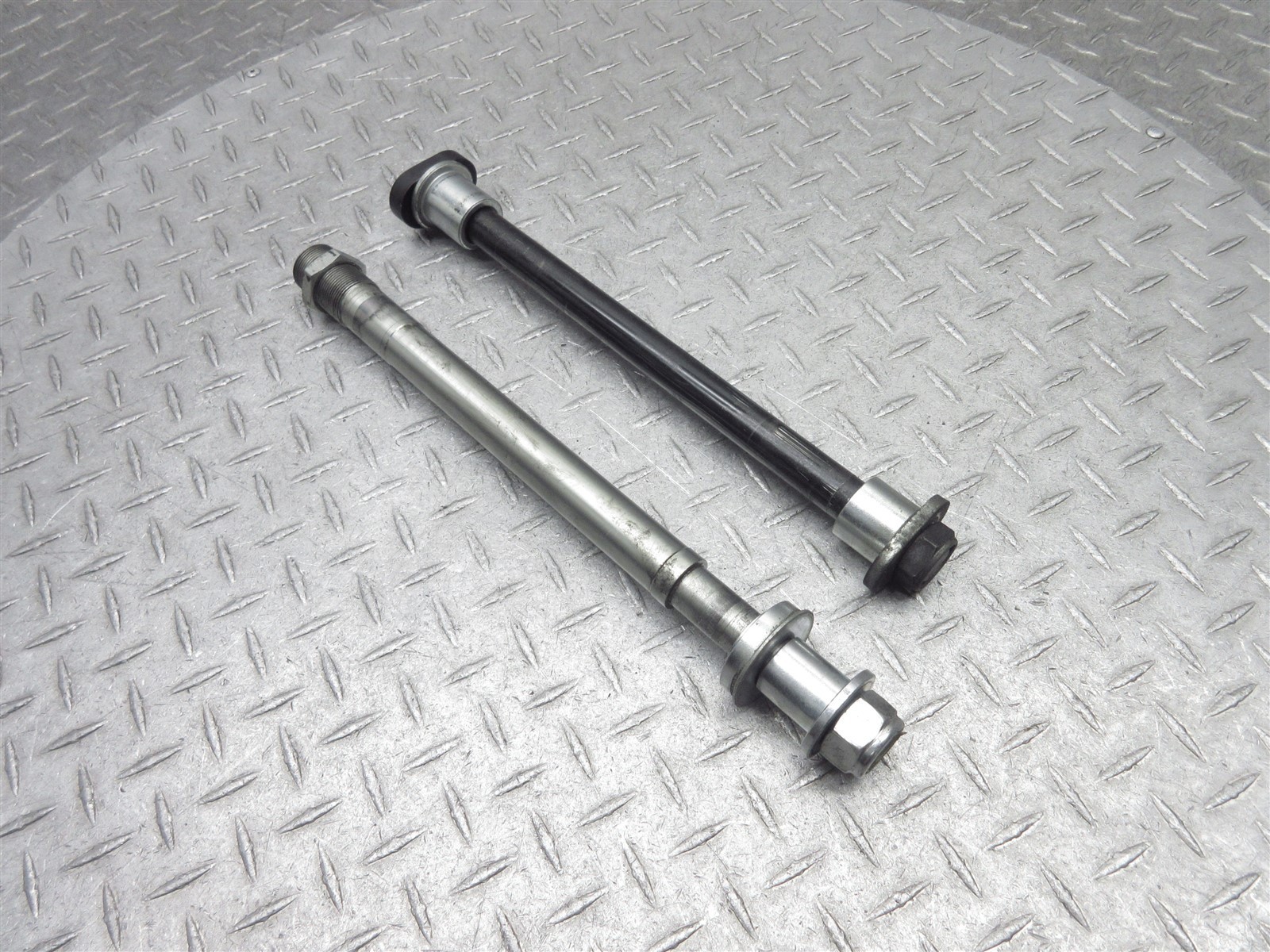 2016 14-23 Indian Chief OEM Rear Axle Swingarm Pivot Bolt Spindles Straight