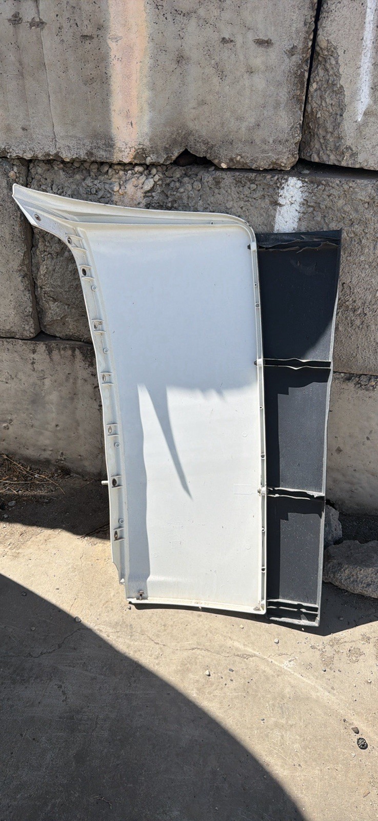 Volvo VNL 670WHITE RIGHT/PASSENGER UPPER Side Fairing/Cab Extender - Used Volvo VNL 670WHITE RIGHT/PASSENGER UPPER Side Fairing/Cab Extender - Used