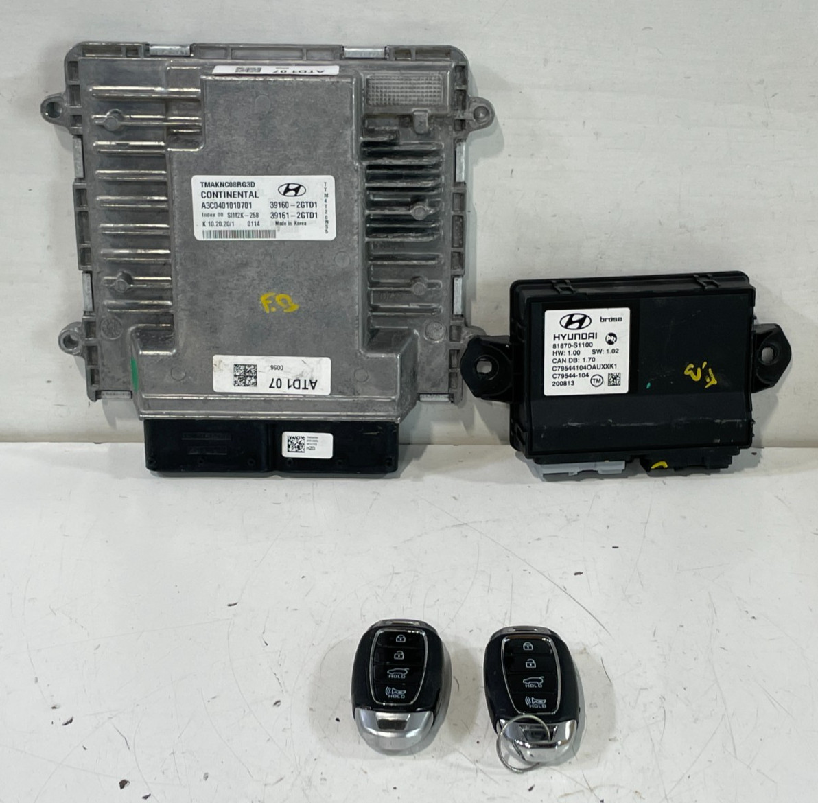 2019 - 2020 HYUNDAI SANTA FE ENGINE & LIFTGATE CONTROL MODULE W/ KEY FOB #102918