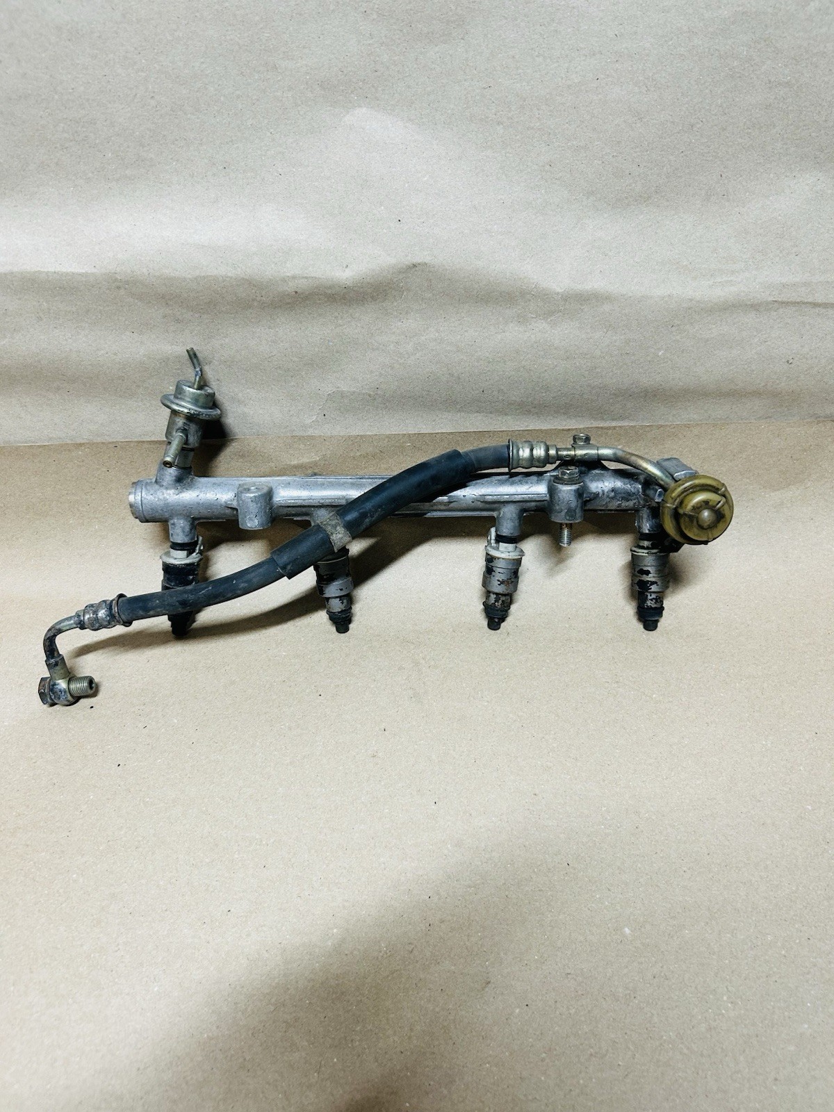 84-95 Toyota 4Runner Pickup Celica 22RE Fuel Rail Injectors with Regulator OEM