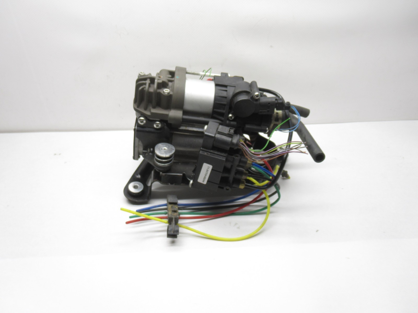 2016-2019 BMW 740i 750i Used Air Suspension Compressor Assembly OEM 194127-10