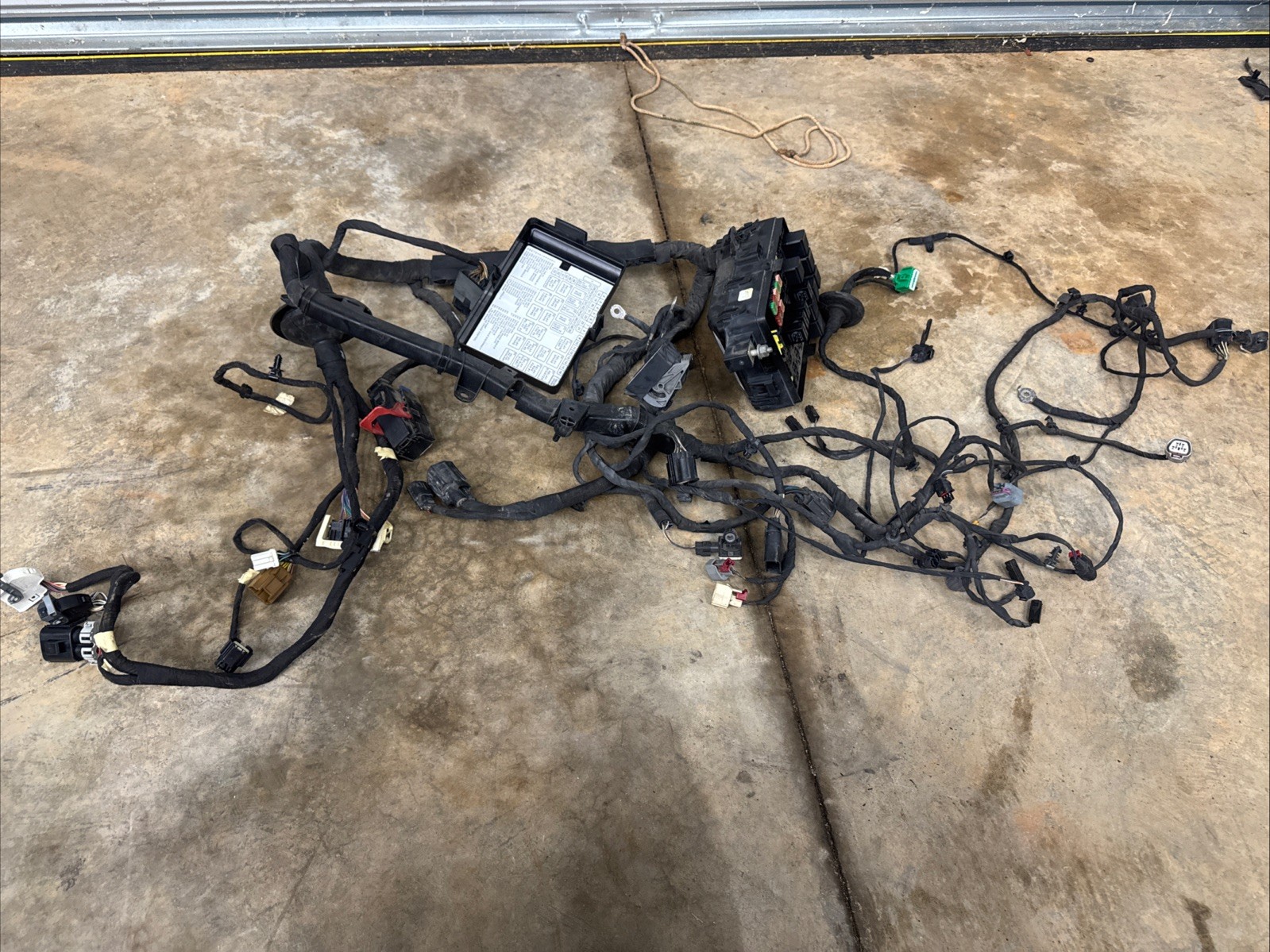 CHRYSLER 300 S 2015 OEM ENGINE BAY HEADLIGHT TO DASH WIRING WIRE HARNESS 5.7L