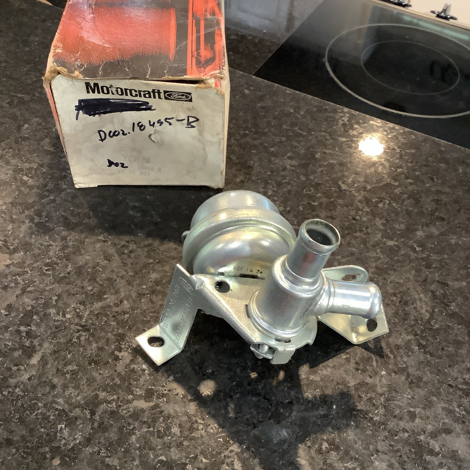 Nos 1971 Ford Torino Cyclone Hot Water Valves DOOZ-18495-B Nos 1971 Ford Torino Cyclone Hot Water Valves DOOZ-18495-B