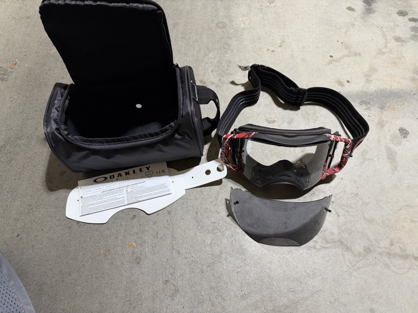 Barely Used Oakely OO7046-G7 Eddie Van Halen Airbrakes W/ Grey+Clear Lens Barely Used Oakely OO7046-G7 Eddie Van Halen Airbrakes W/ Grey+Clear Lens
