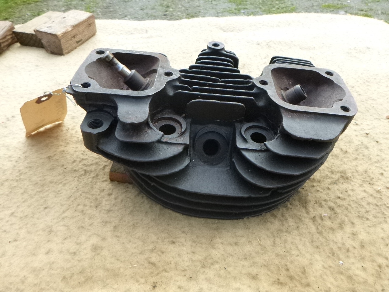 O.E.M. HARLEY DAVIDSON IRONHEAD SPORTSTER 1000 REAR CYLINDER HEAD    16465-73A