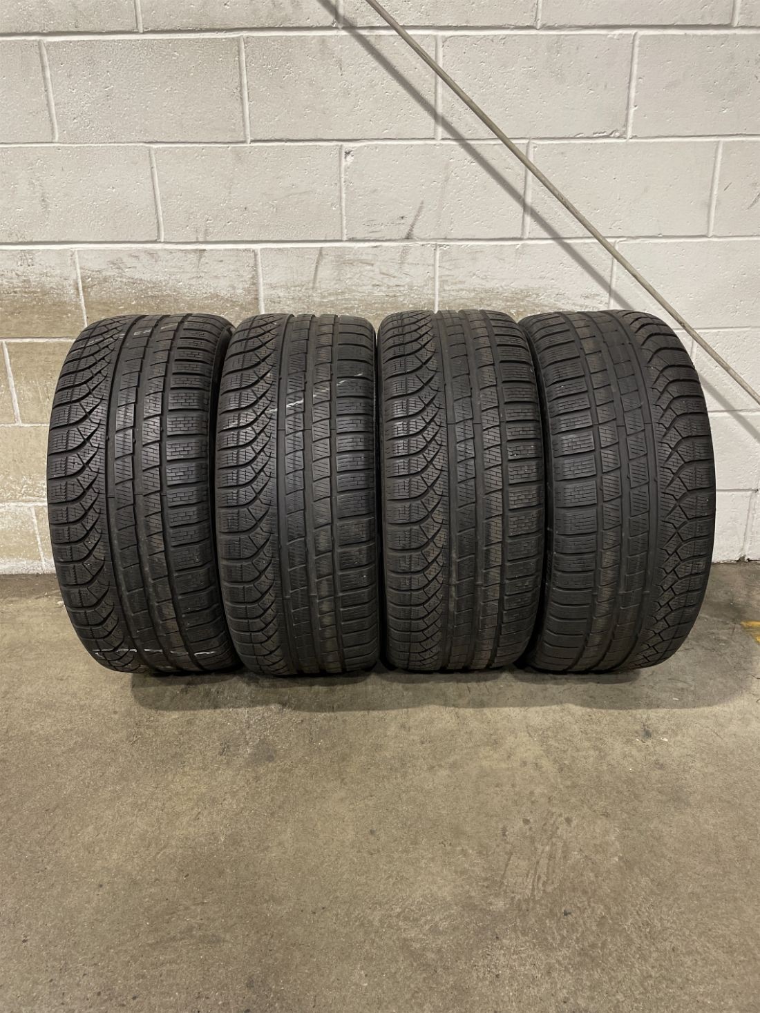 4x P255/45R19 Pirelli P Zero Winter MO1 7/32 104 V Used Tires 2554519