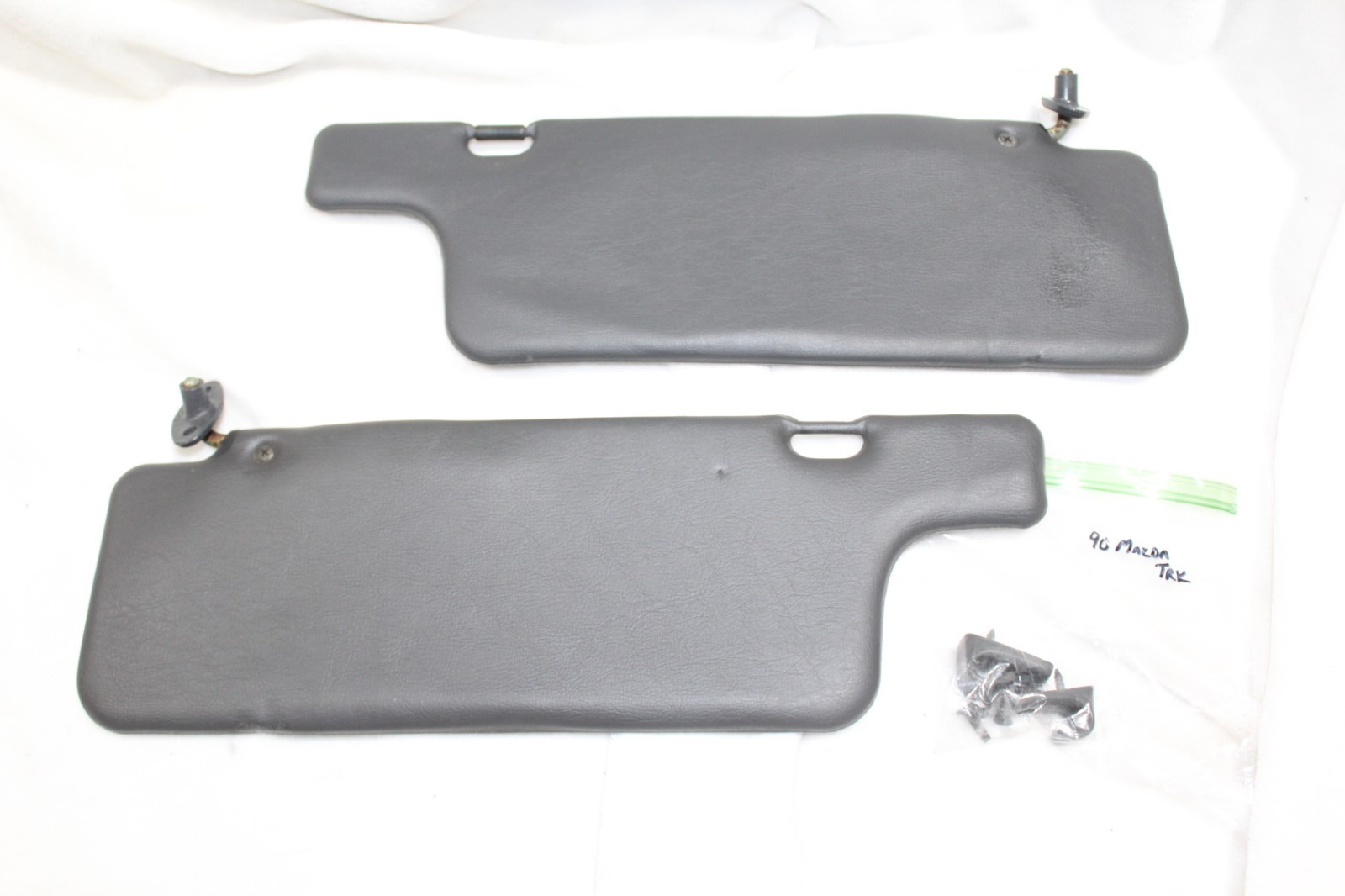 86-93 Mazda B2200 B2600 SUNVISORS w/ Sun Visor CLIPS Two TONE Gray Vinyl PAIR 86-93 Mazda B2200 B2600 SUNVISORS w/ Sun Visor CLIPS Two TONE Gray Vinyl PAIR