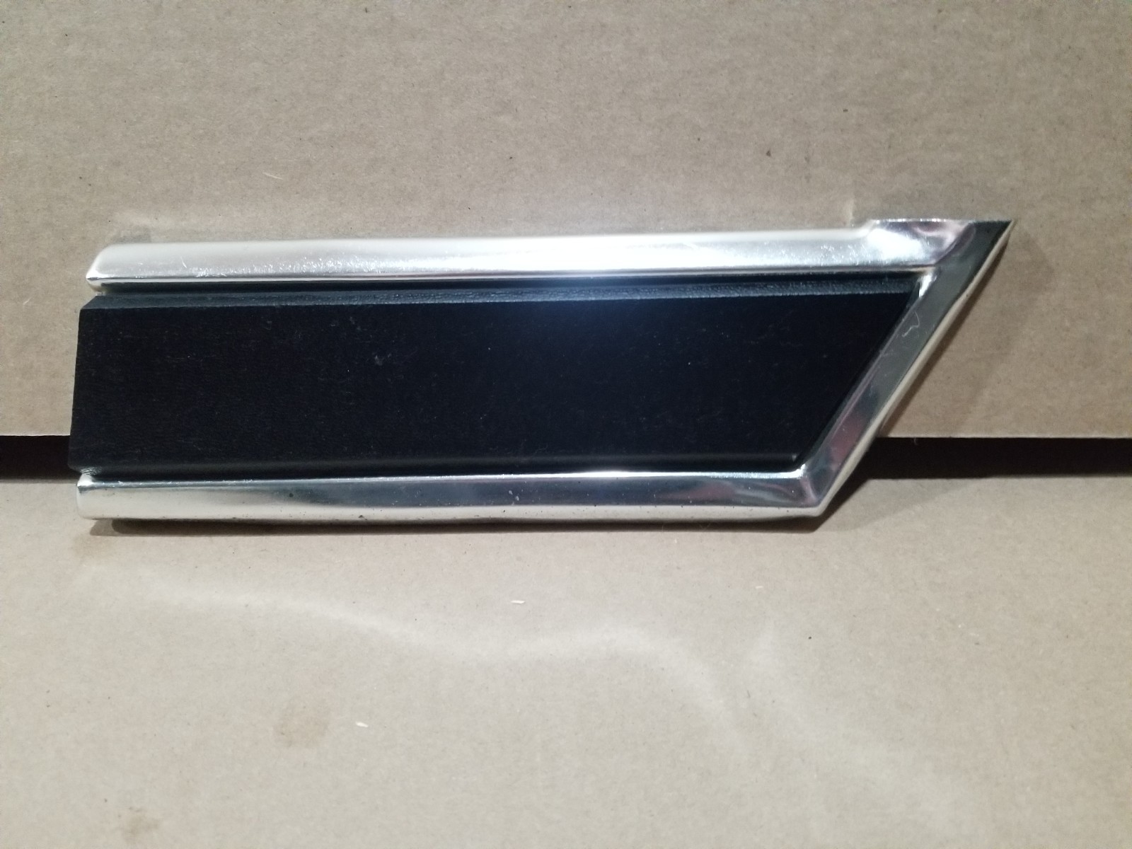 80-86 Ford Truck Bronco XLT Body Lower Trim Molding OEM Passenger Side Fender