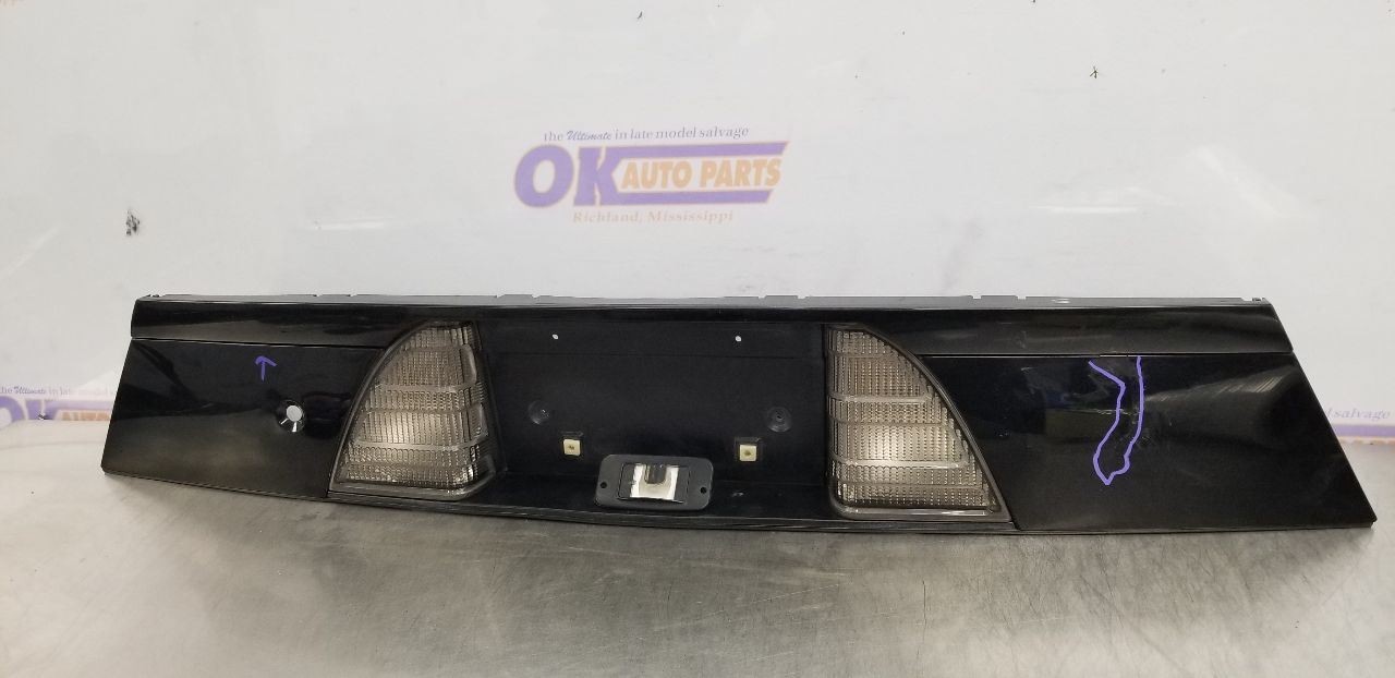 03 MERCURY MARAUDER TAIL FINISH PANEL BLACK UA - HAS DAMAGE ON DRIVERS SIDE
