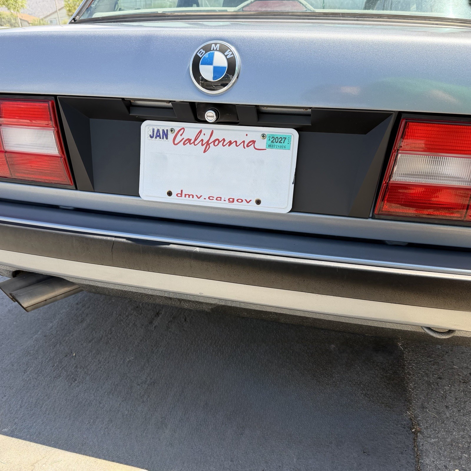 BMW E30 Late Model Plastic License Plate Filler - REPLACES 51 13 1 961 241