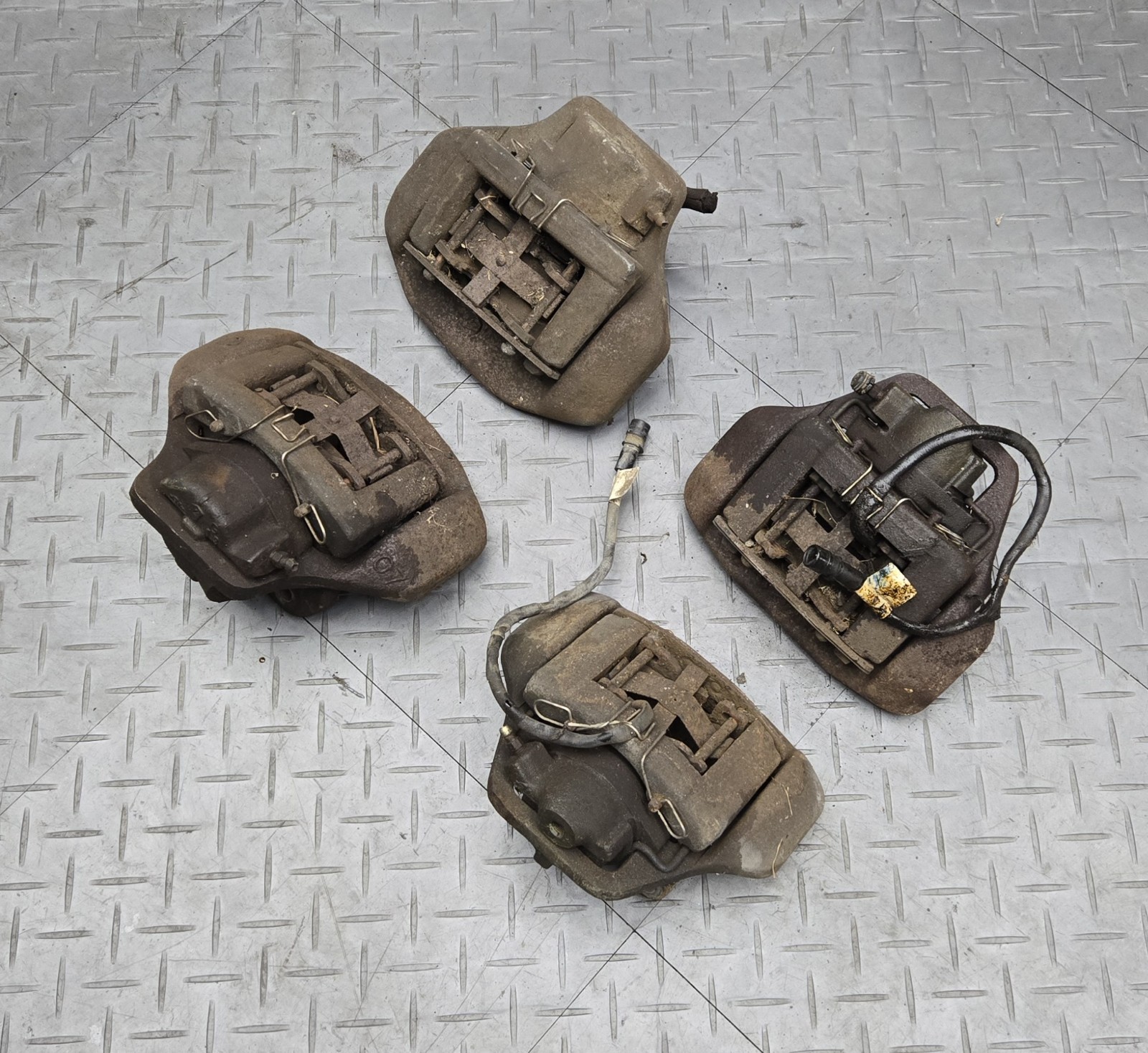 Porsche 944 NA set of front and rear brake calipers ( To Be Rebuilt )