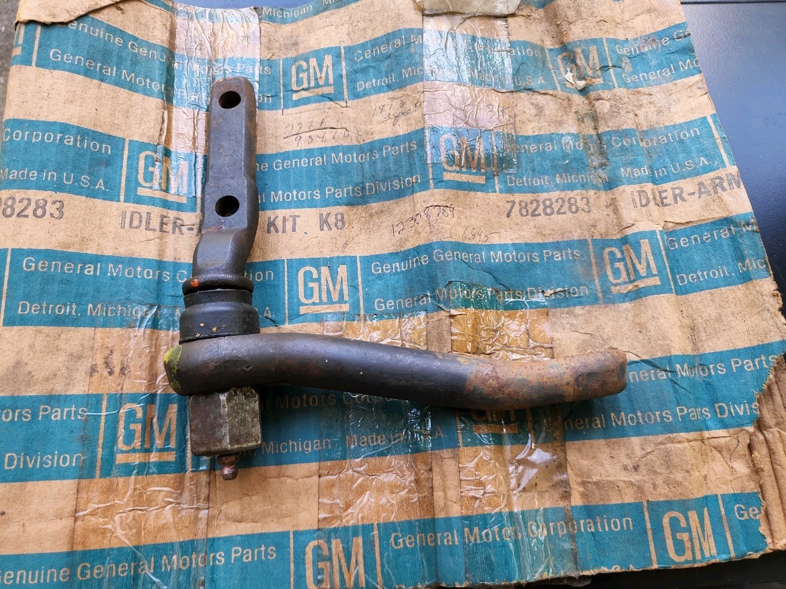 NOS 1975-77 MALIBU MONTE REGAL CUTLASS LEMANS GR.PRIX STEERING IDLER ARM 7818244 NOS 1975-77 MALIBU MONTE REGAL CUTLASS LEMANS GR.PRIX STEERING IDLER ARM 7818244
