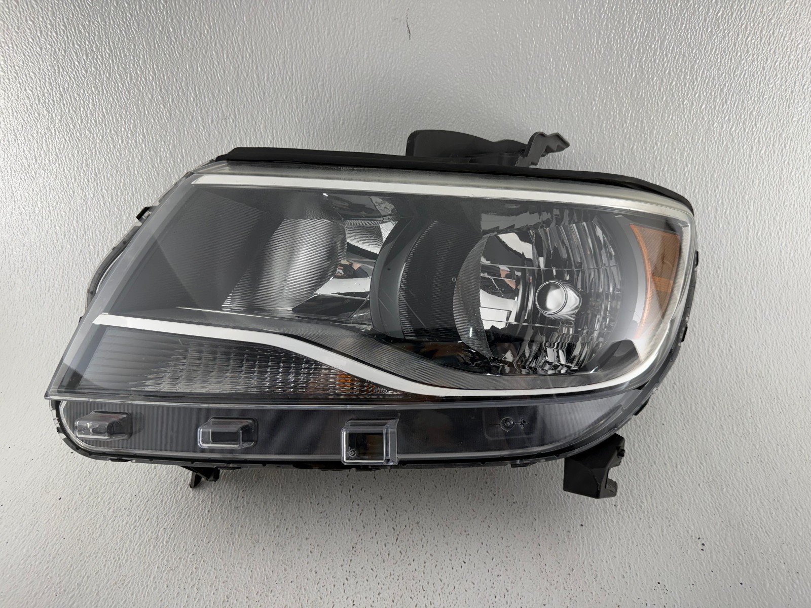 OEM | 2015 - 2022 Chevy Colorado Halogen Headlight (Left/Driver)