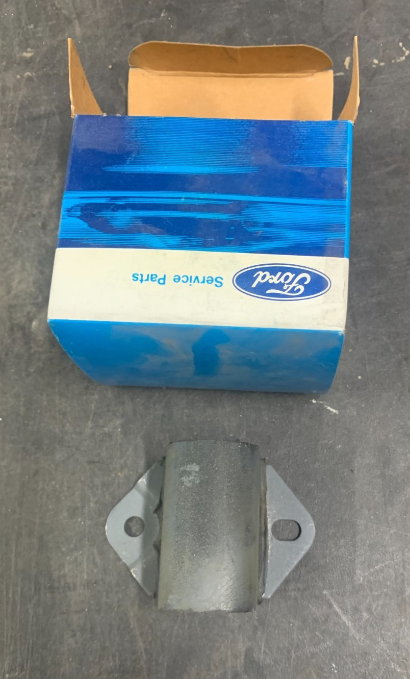 NOS 1977-1979 FORD F150 F250 F350 4WD FRONT AXLE BUMPER     D7TZ-3020-A