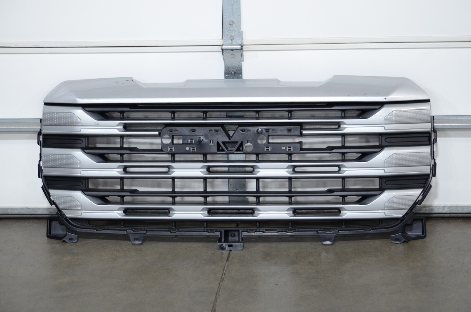 Mint 2022-2026 GMC Sierra 1500 Silver SLE Front Grill Grille OEM 23 24