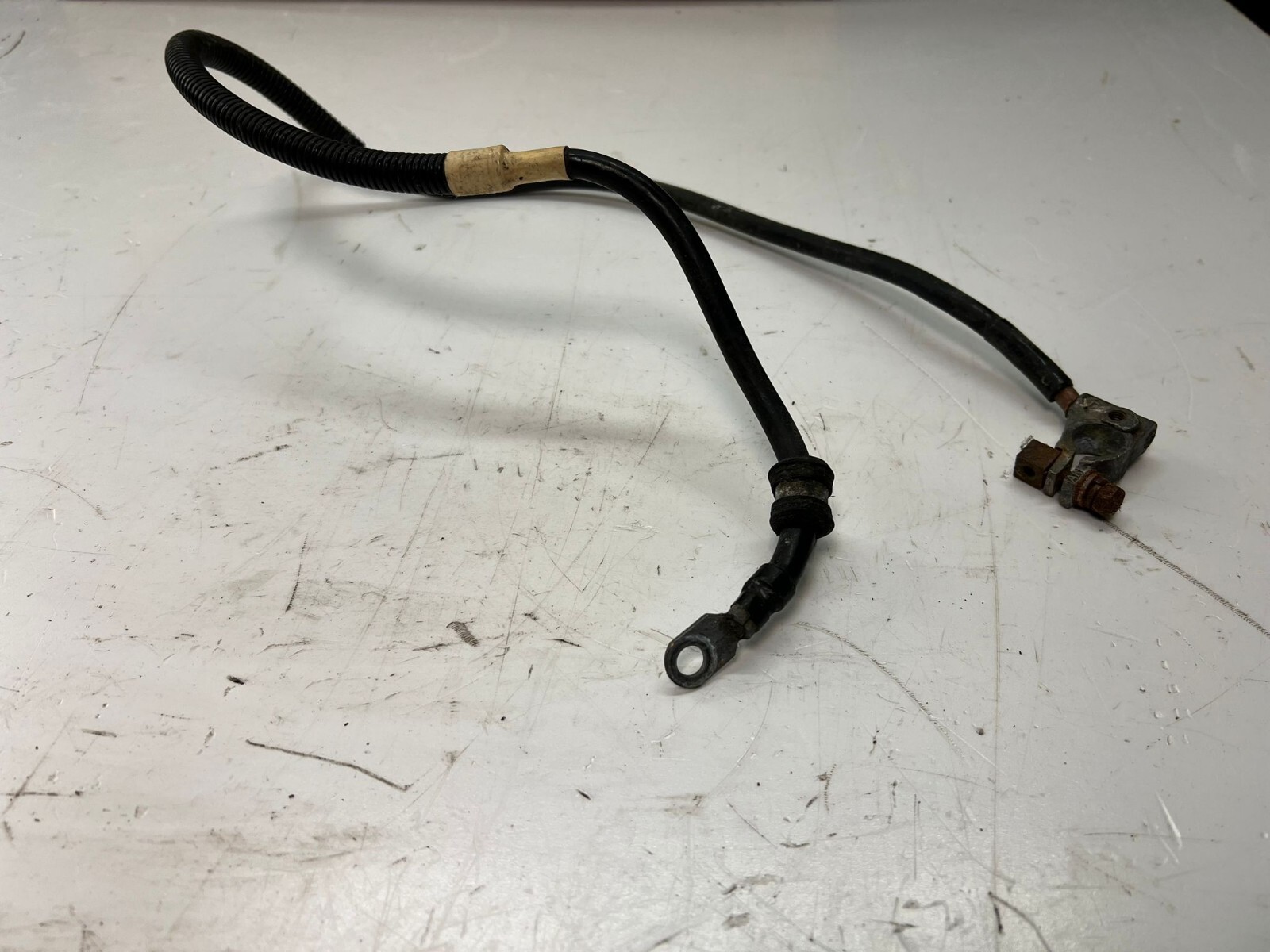 BMW E30 890MM ENGINE POWER STARTER BATTERY CABLE PLUS POLE 12421711315 USED A