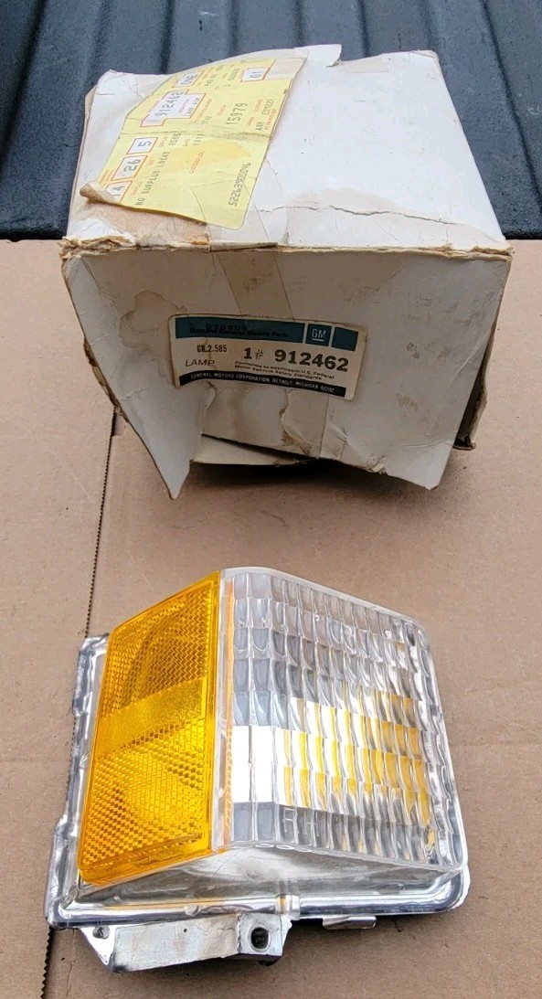 1975-1976 Pontiac NOS Right Hand Parking Lamp Assembly GM # 912462 Grandville 