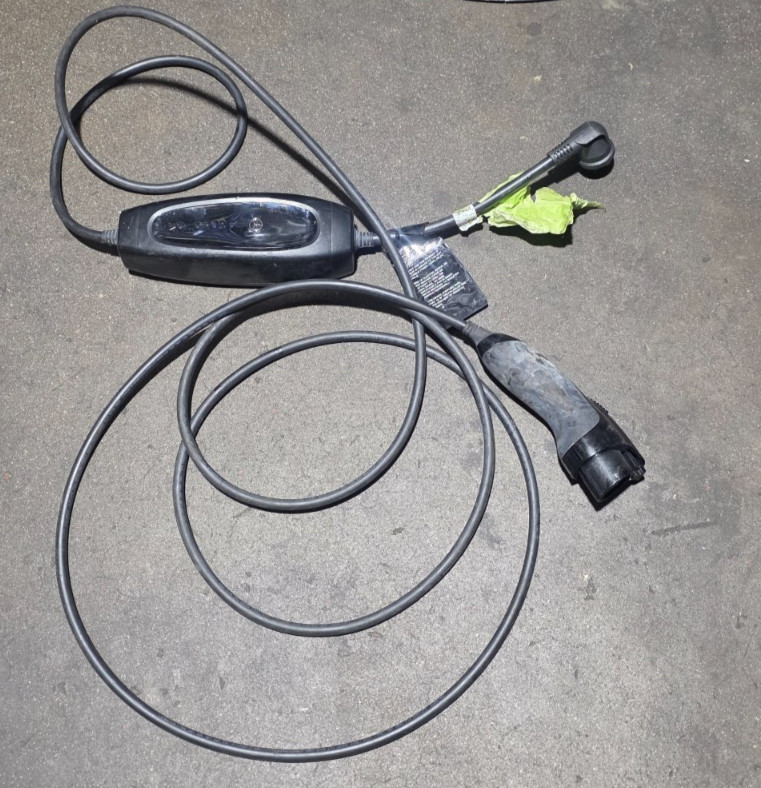 MERCEDES BENZ OEM EV ELECTRIC CAR PORTABLE CHARGER 120V # A0005836204
