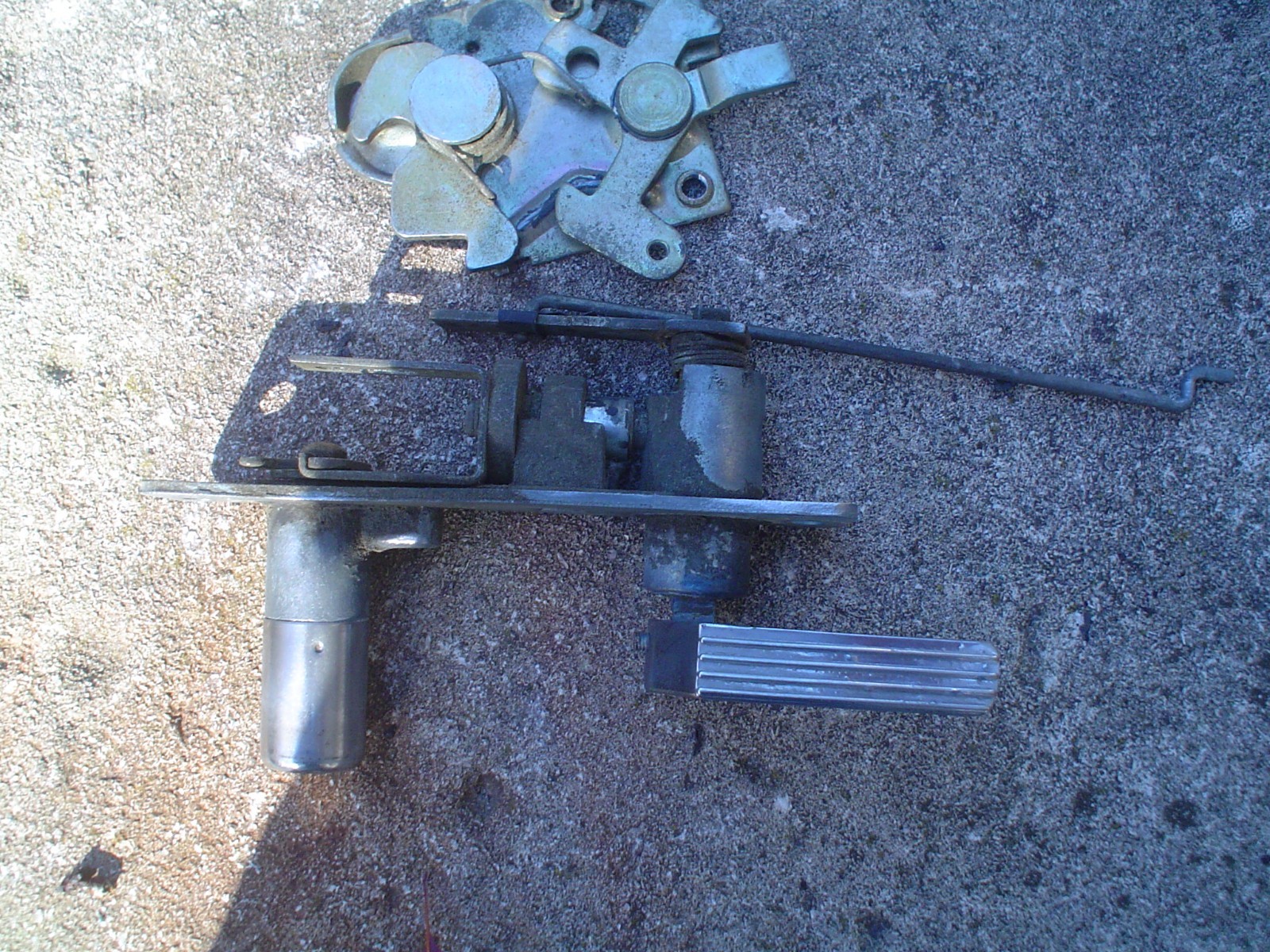 79-87 jaguar xj6 trunk latch assembly and lock cylinder with keys