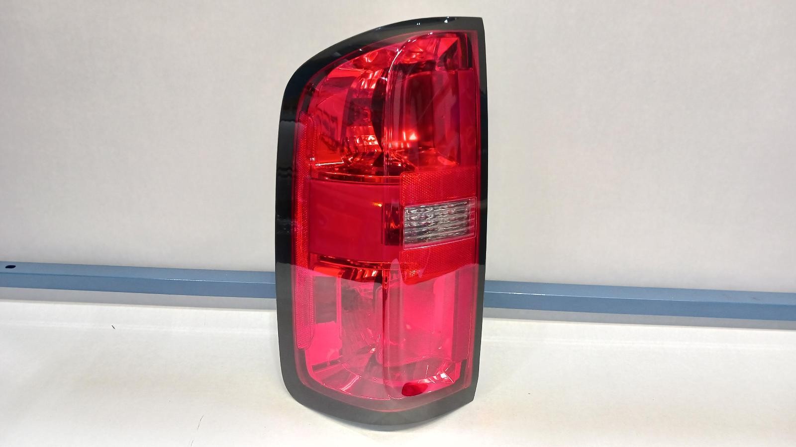 \'15-\'22 CHEVROLET COLORADO Left driver Taillight OEM 6 Month Wnty