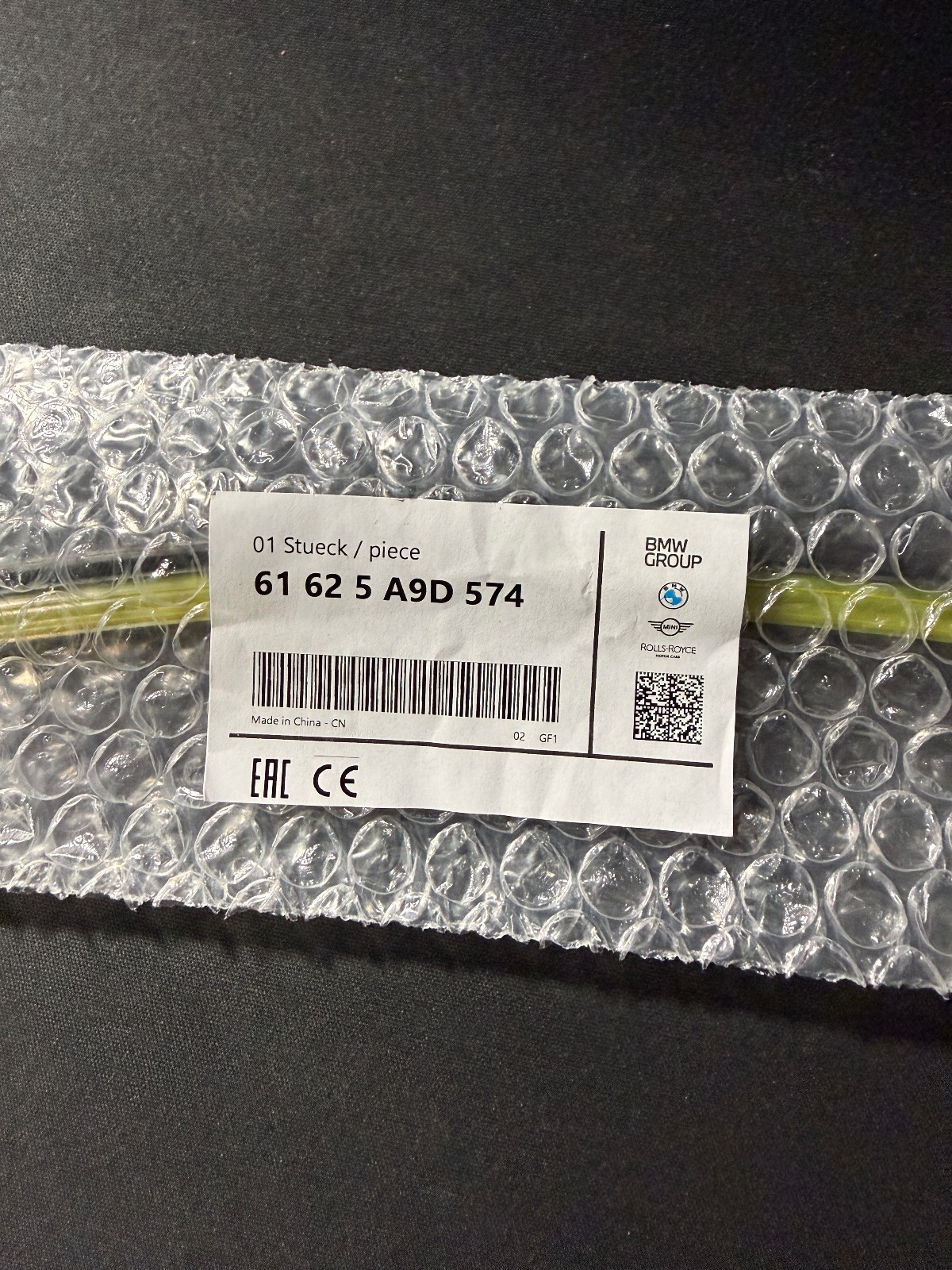 Genuine BMW G01 X3 Rear Wiper Blade F97 X3M SAV 61-62-5-A9D-574 Genuine BMW G01 X3 Rear Wiper Blade F97 X3M SAV 61-62-5-A9D-574