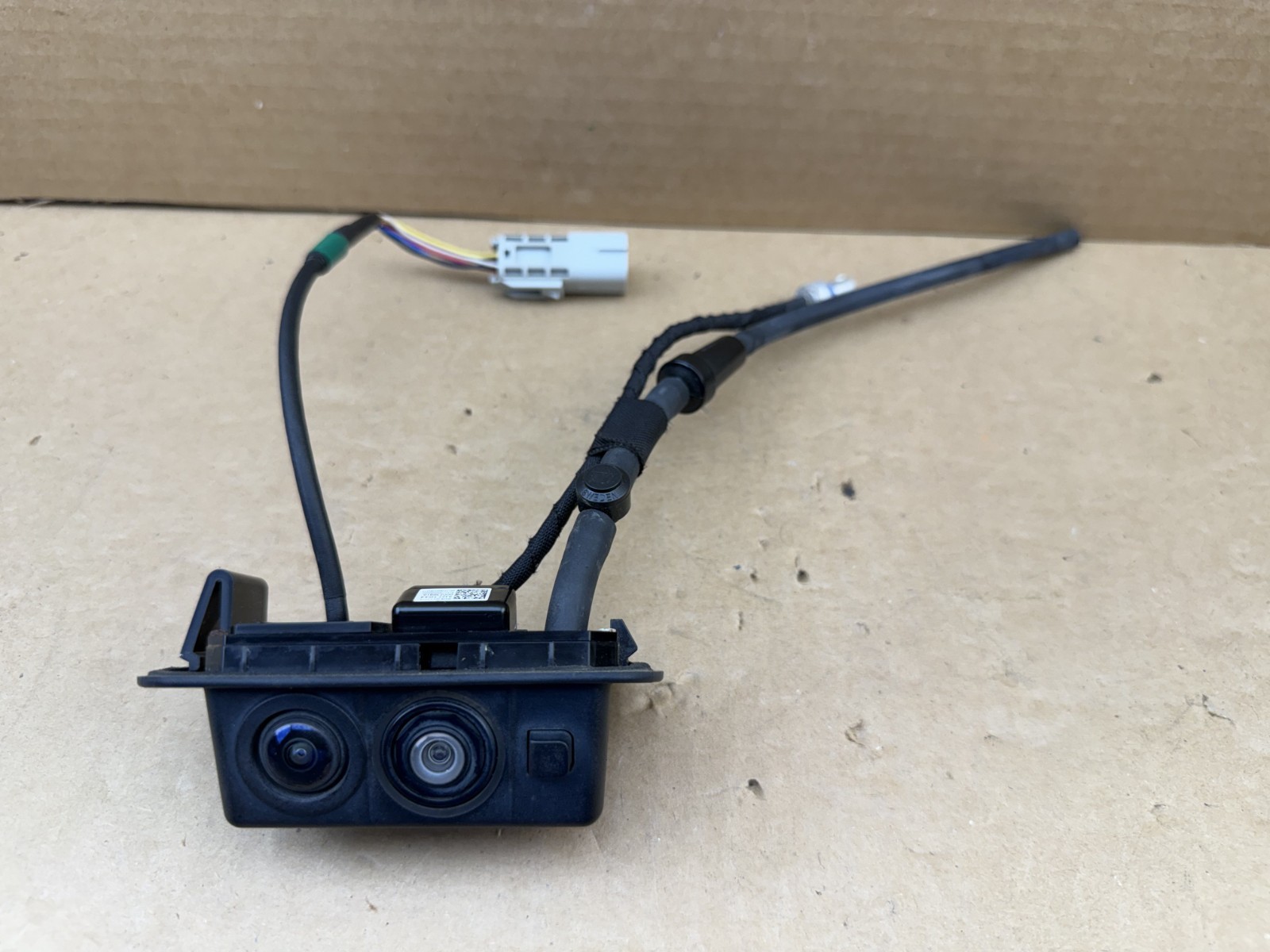 2017-2020 CADILLAC ESCALADE REARVIEW BACKUP CAMERA OEM 84271644  84149636