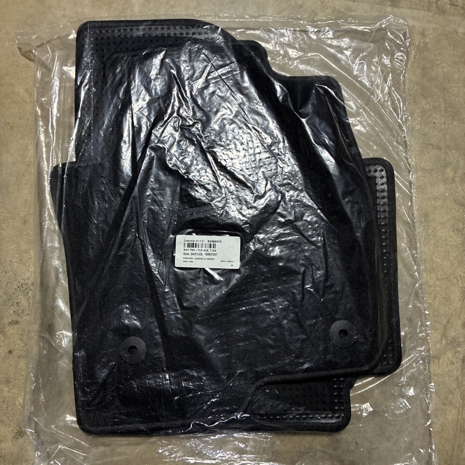 🟢 2021-2027 Chevrolet Tahoe Suburban GMC Yukon XL OEM Carpet Floor Mats Black 🟢 2021-2027 Chevrolet Tahoe Suburban GMC Yukon XL OEM Carpet Floor Mats Black