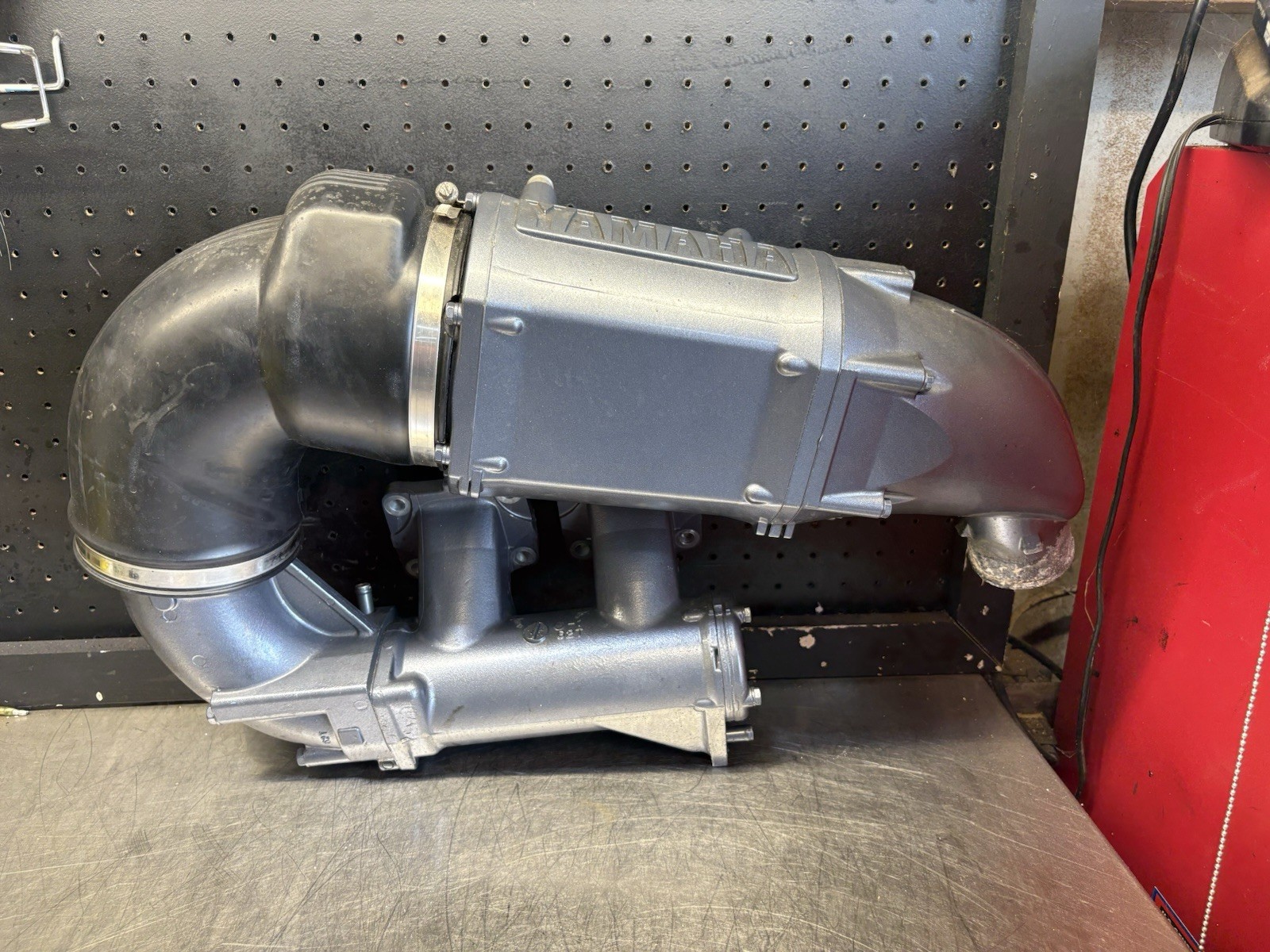 1994-1996 Yamaha Wave Raider 700 62t Exhaust Pipe Chamber Muffler 2 Outer Cover 1994-1996 Yamaha Wave Raider 700 62t Exhaust Pipe Chamber Muffler 2 Outer Cover