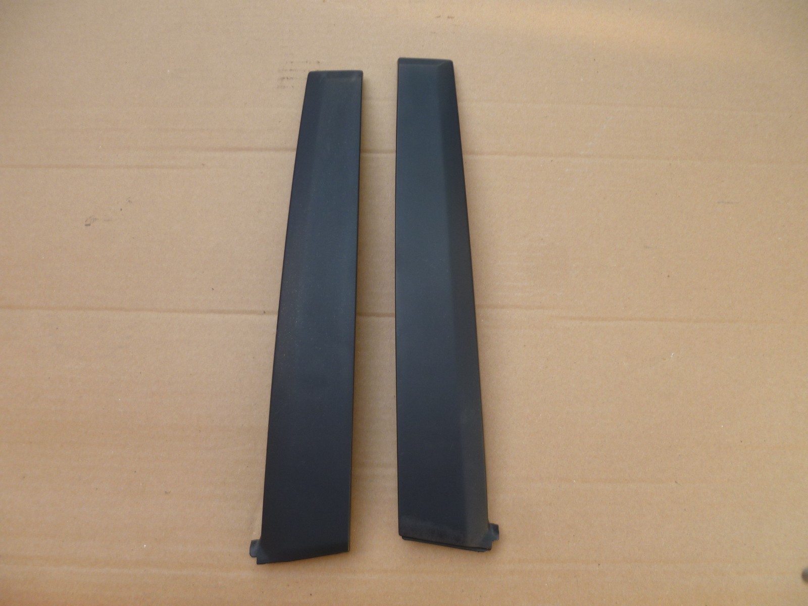 88-89 HONDA CRX - PASSENGER/DRIVER DOOR SASH TRIM MOLDING STRIP B PILLAR PAIR 88-89 HONDA CRX - PASSENGER/DRIVER DOOR SASH TRIM MOLDING STRIP B PILLAR PAIR