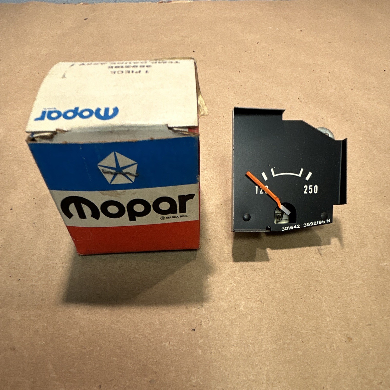 NOS Mopar Temp Gauge 3592195 1972-1976 Dodge Dart Demon Plymouth Duster Valiant