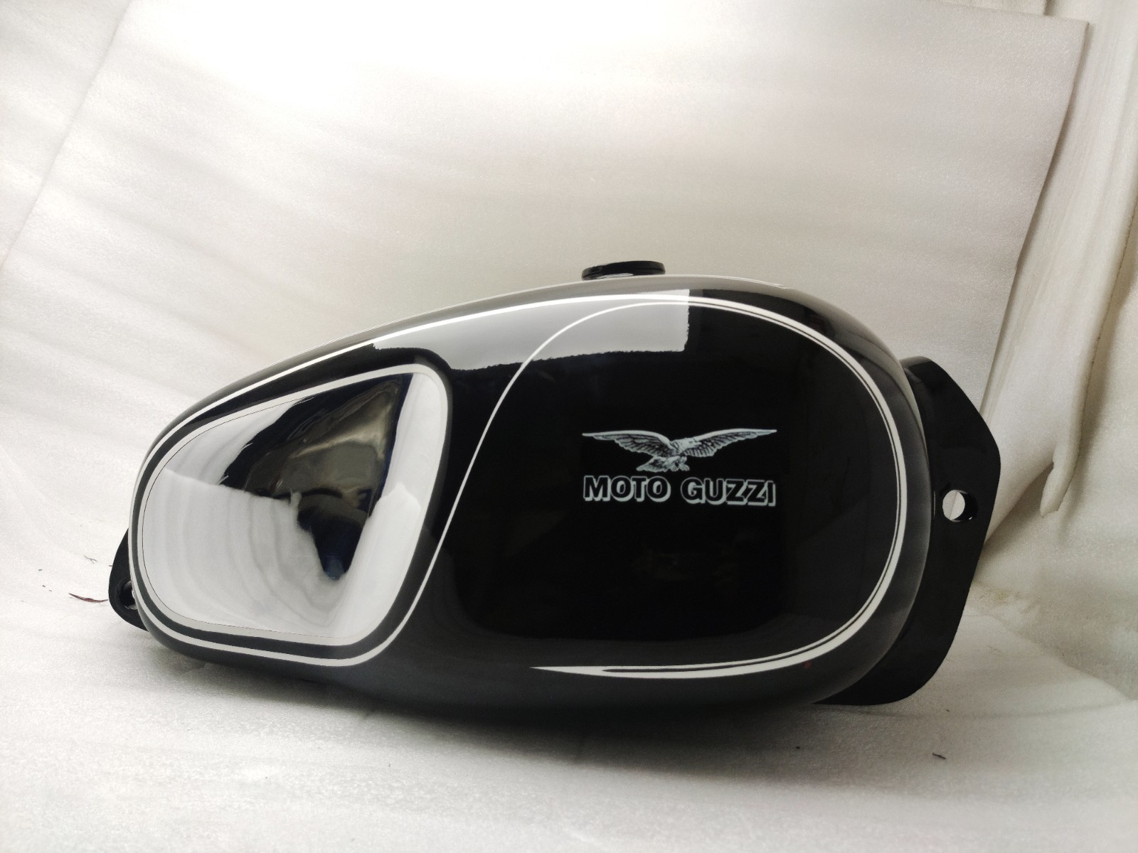 Moto Guzzi Eldorado Ambassador V7 Wide Loop Frame Tank @DUTYFREE